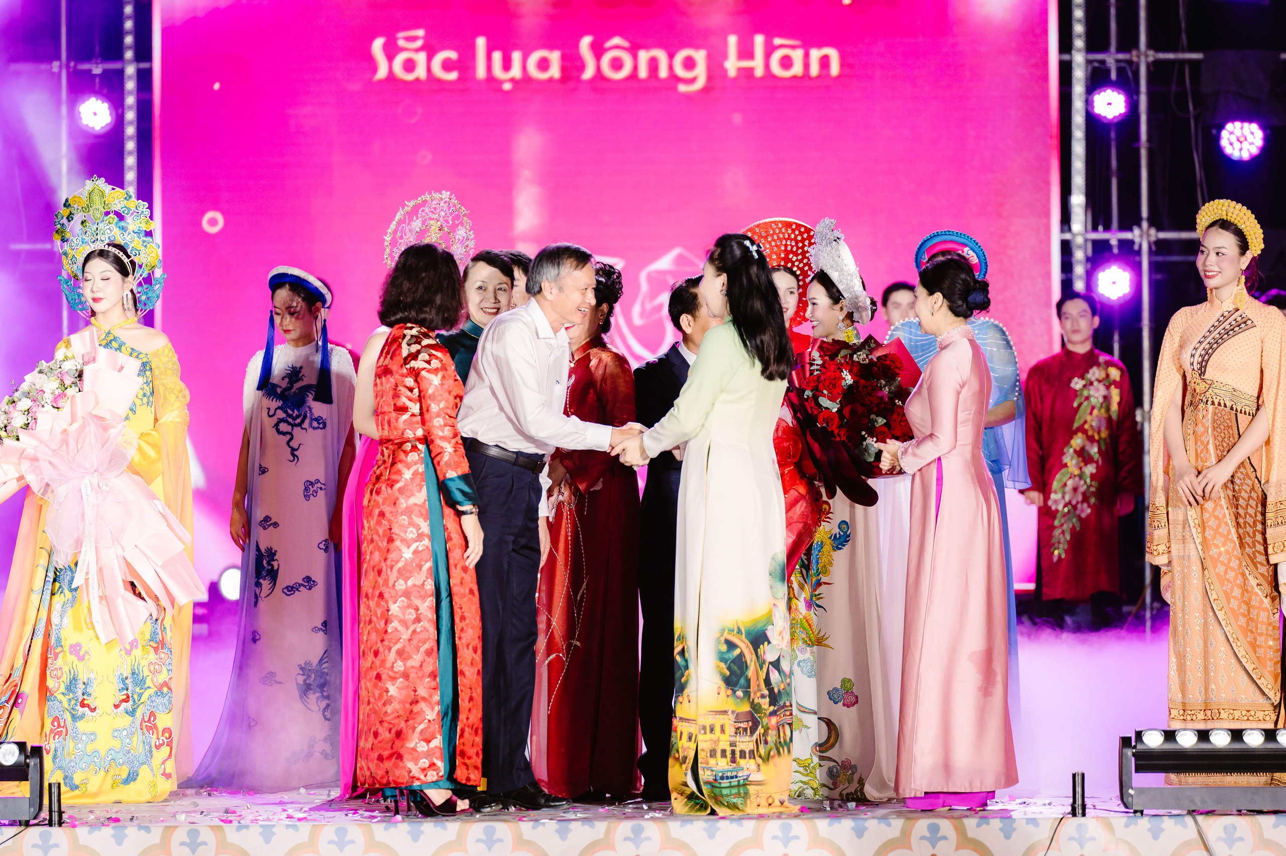 Đà Nẵng sôi động với Lễ hội Áo dài 2026: Hội tụ văn hóa và nghệ thuật đặc sắc  - Ảnh 13.