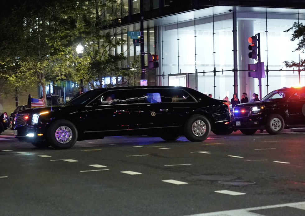 Nghi phạm xả s&uacute;ng trong tiệc của &ocirc;ng Donald Trump ra t&ograve;a tuần sau - Ảnh 4.