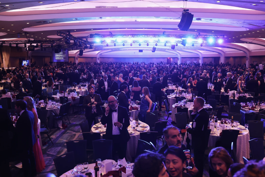 Nghi phạm xả s&uacute;ng trong tiệc của &ocirc;ng Donald Trump ra t&ograve;a tuần sau - Ảnh 5.