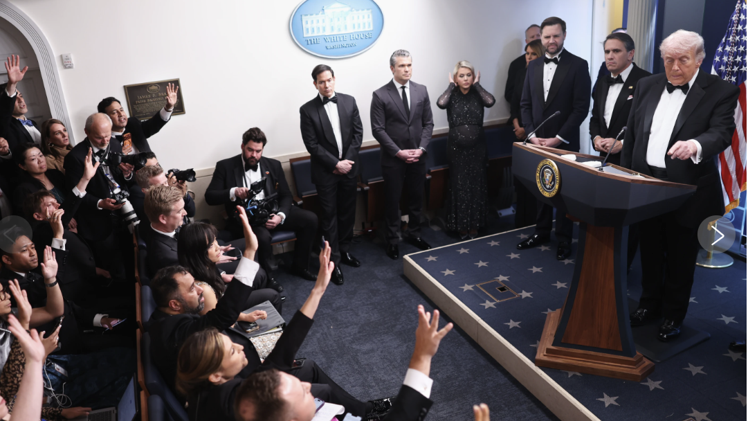 Nghi phạm xả s&uacute;ng trong tiệc của &ocirc;ng Donald Trump ra t&ograve;a tuần sau - Ảnh 8.