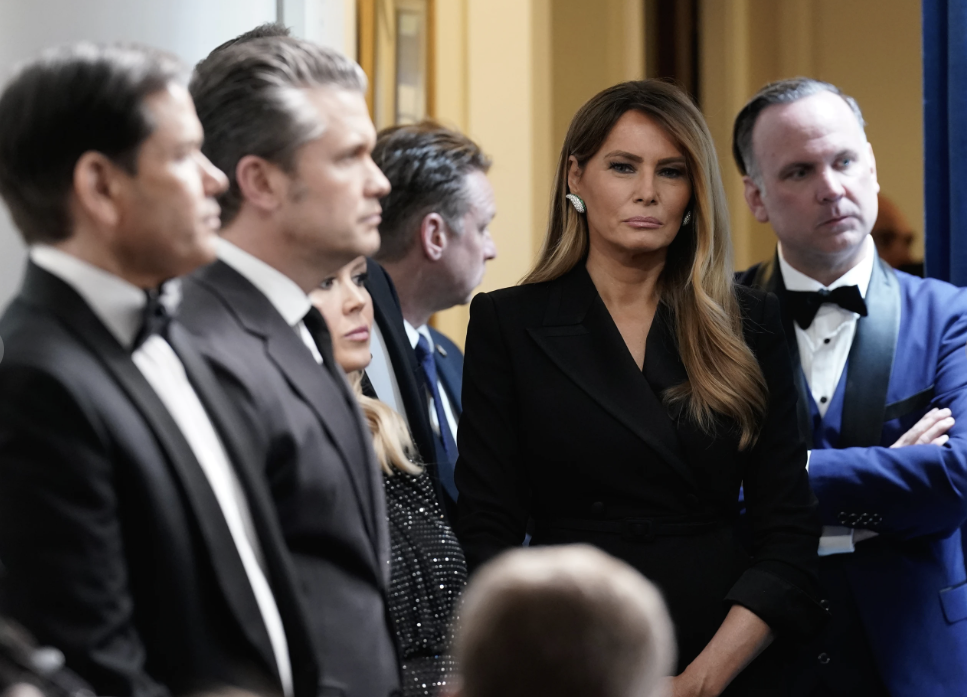 Nghi phạm xả s&uacute;ng trong tiệc của &ocirc;ng Donald Trump ra t&ograve;a tuần sau - Ảnh 9.