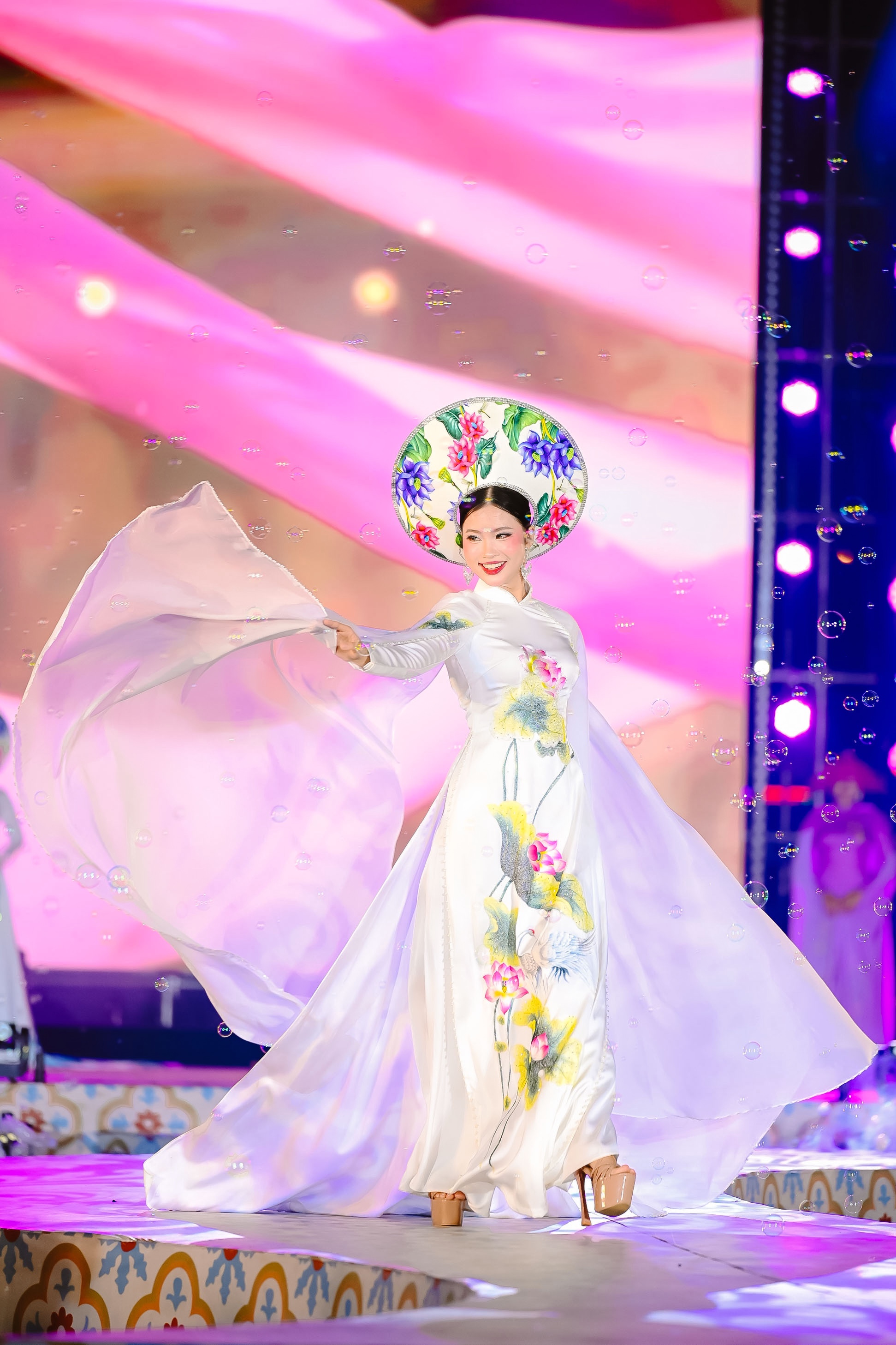 Đà Nẵng sôi động với Lễ hội Áo dài 2026: Hội tụ văn hóa và nghệ thuật đặc sắc  - Ảnh 5.