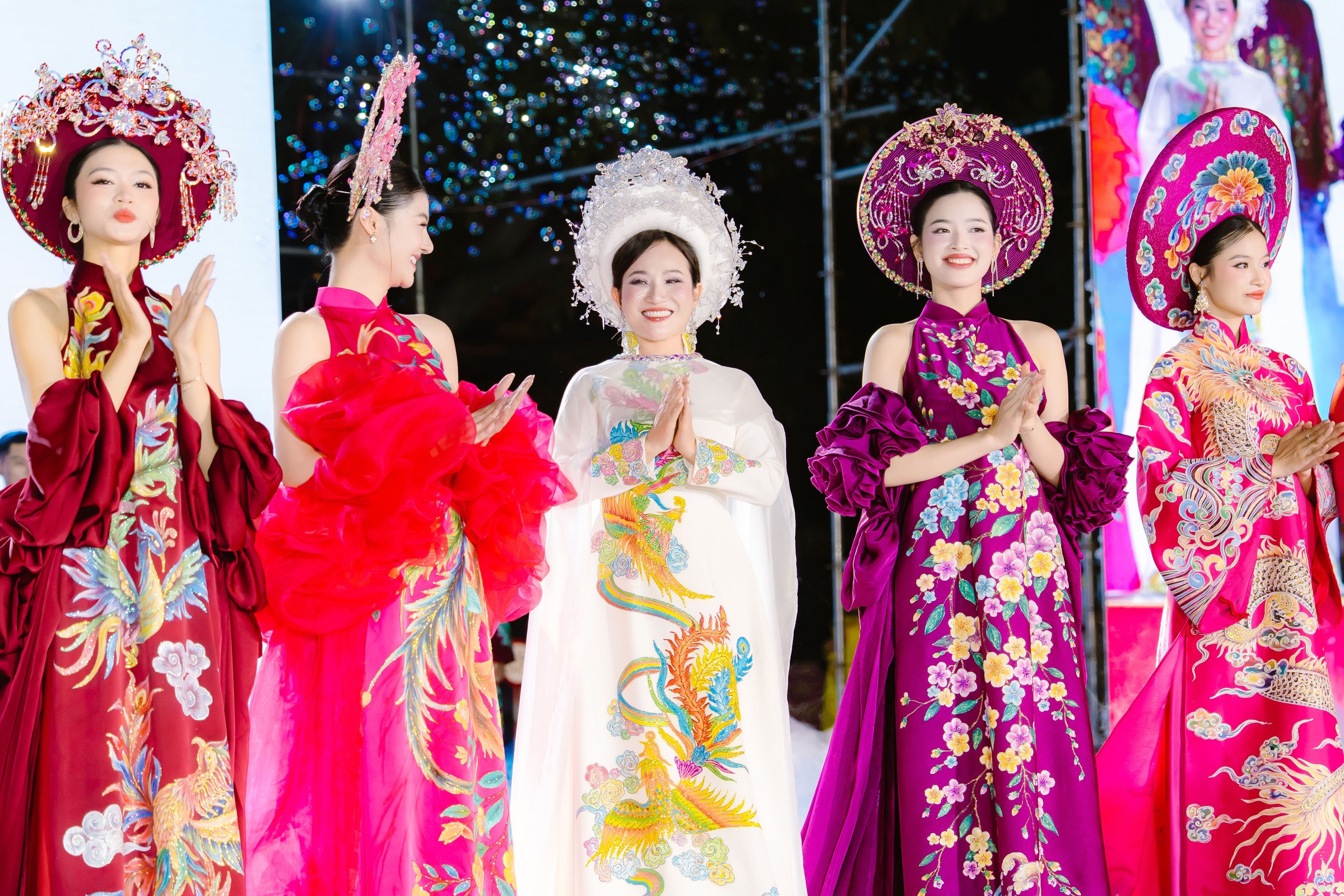 Đà Nẵng sôi động với Lễ hội Áo dài 2026: Hội tụ văn hóa và nghệ thuật đặc sắc  - Ảnh 3.