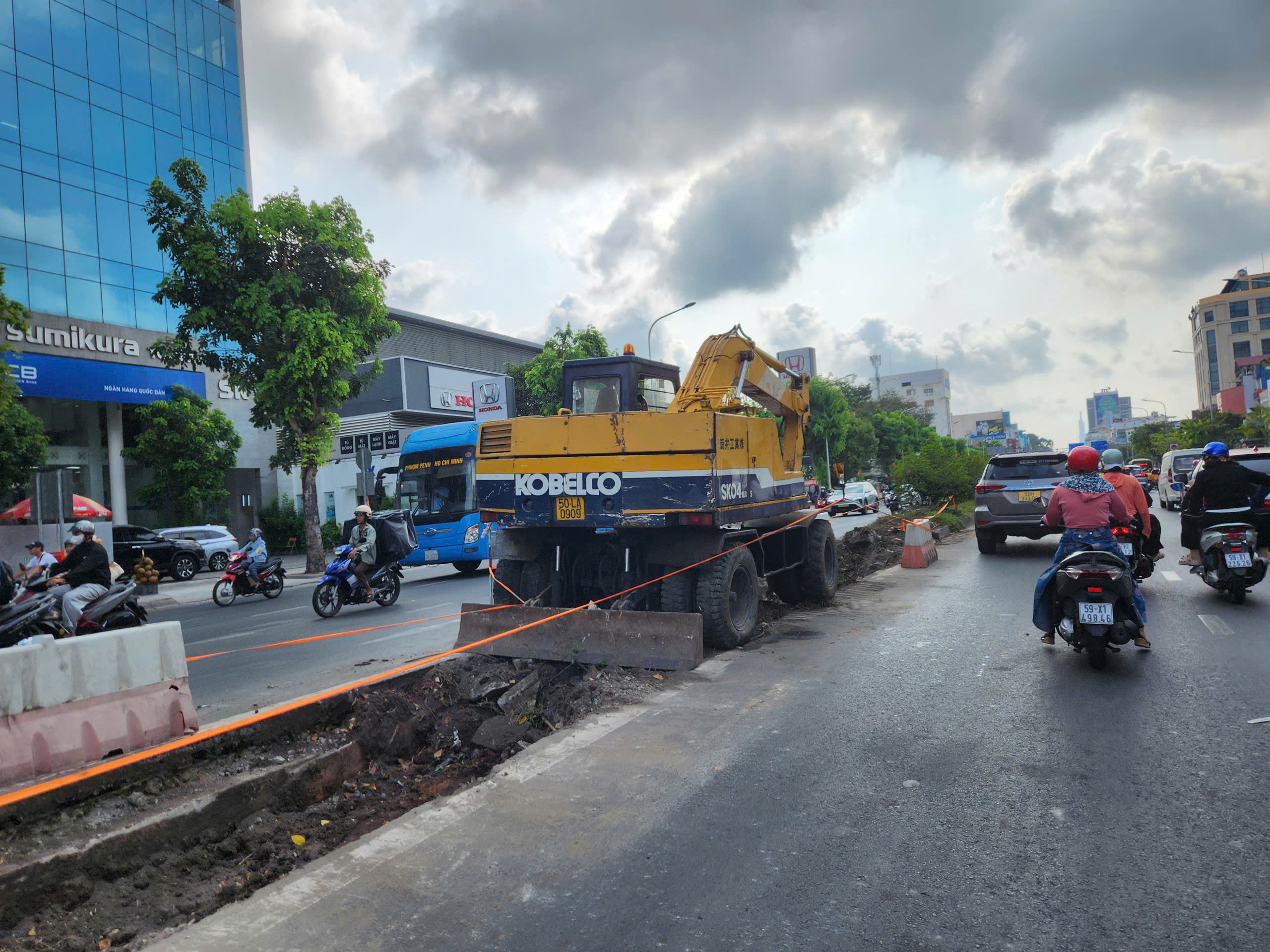 Dỡ 3 km dải phân cách, Cộng Hòa thông thoáng hơn - Ảnh 4.