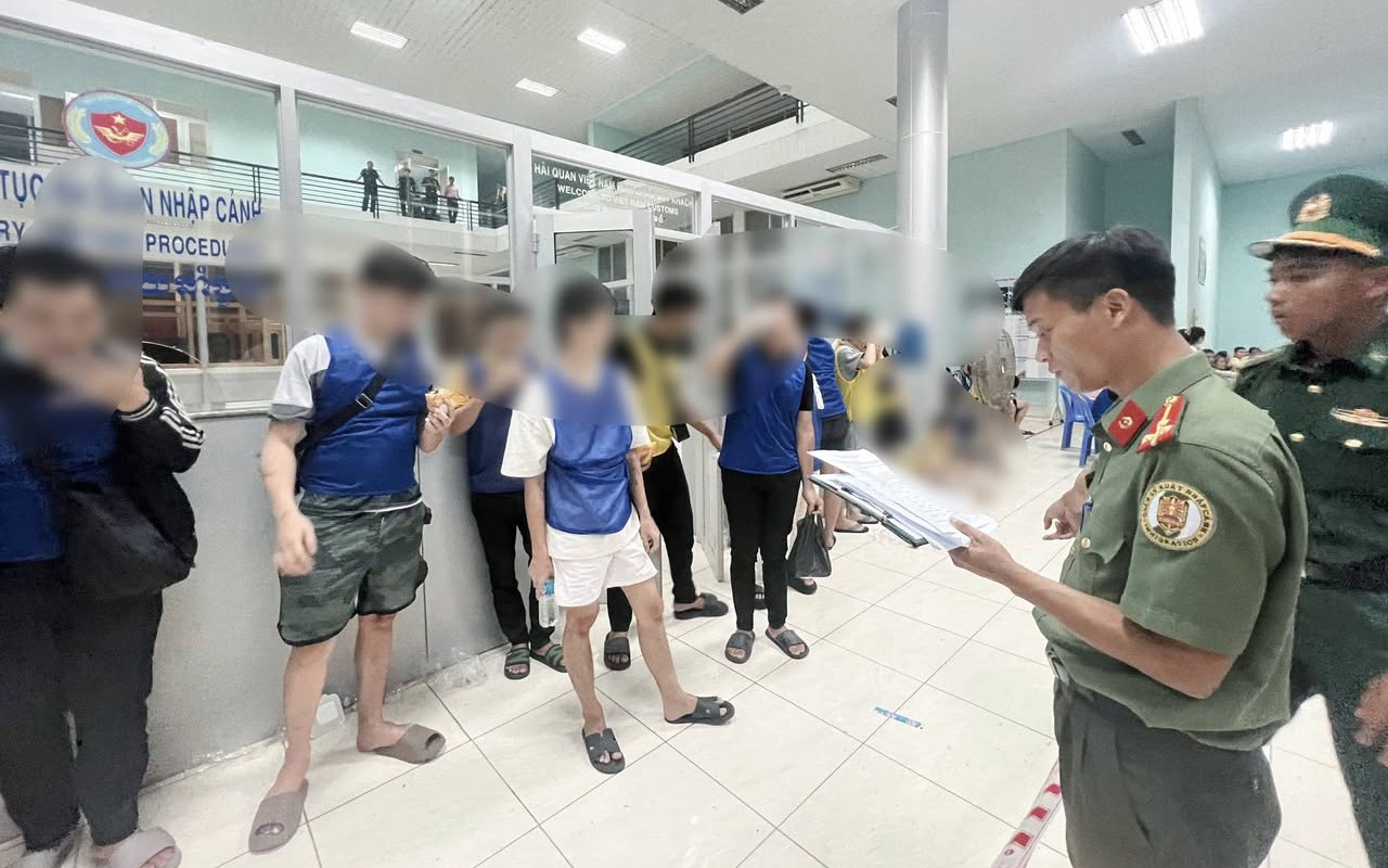 "C&uacute; đấm th&eacute;p" của C&ocirc;ng an TPHCM khiến tội phạm khiếp sợ - Ảnh 6.