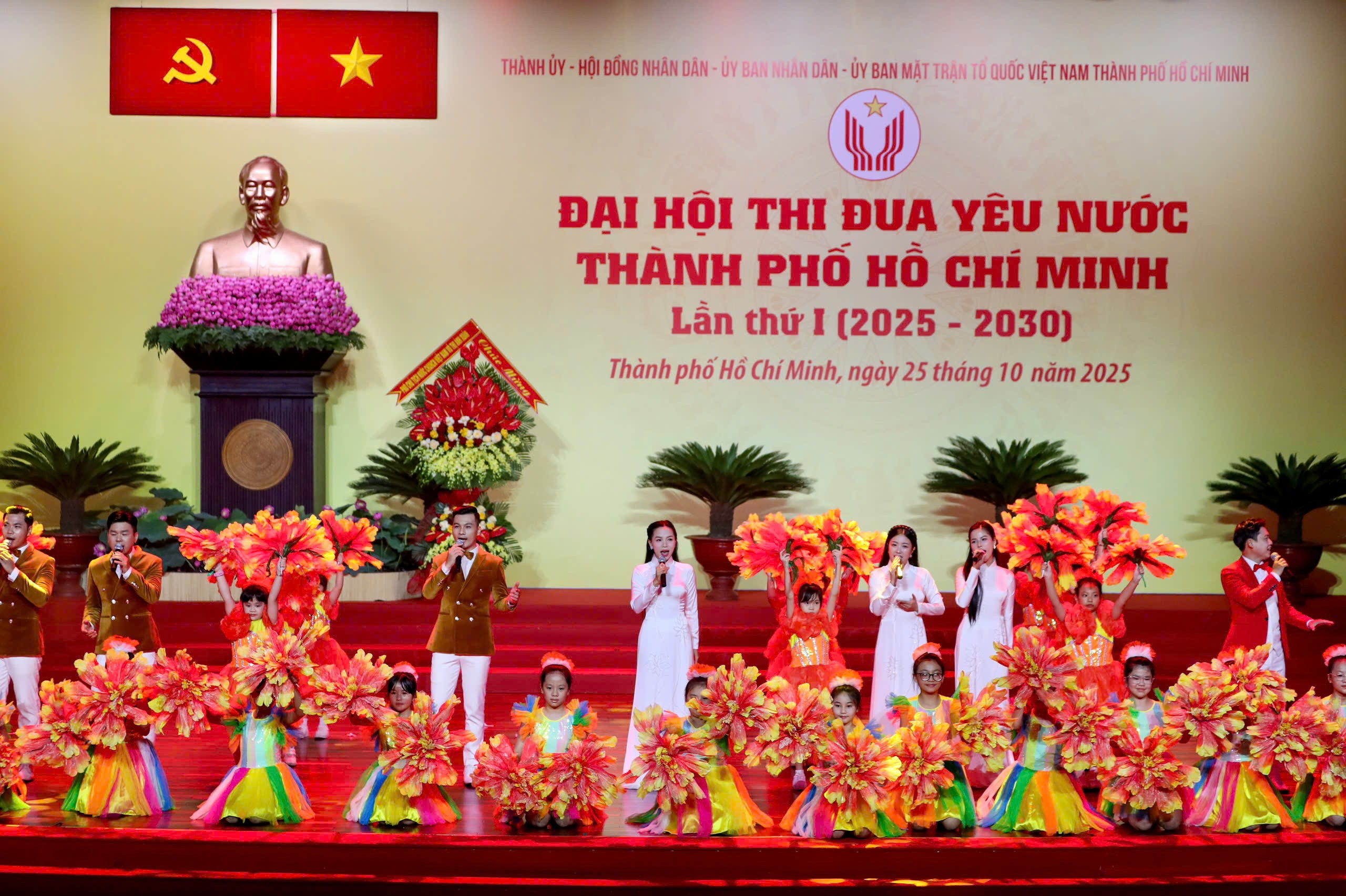 Thi đua để TPHCM vươn xa - Ảnh 1.