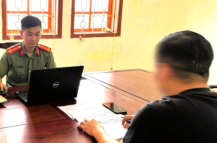 Chia sẻ thông tin sai sự thật của đối tượng phản động, người đàn ông bị xử phạt - Ảnh 1.