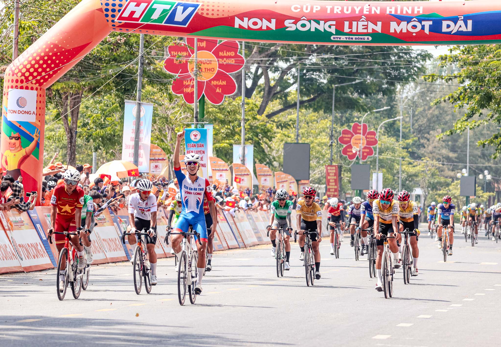  Ấn tượng với cú nước rút của Patrick Patterson  - Ảnh 11.