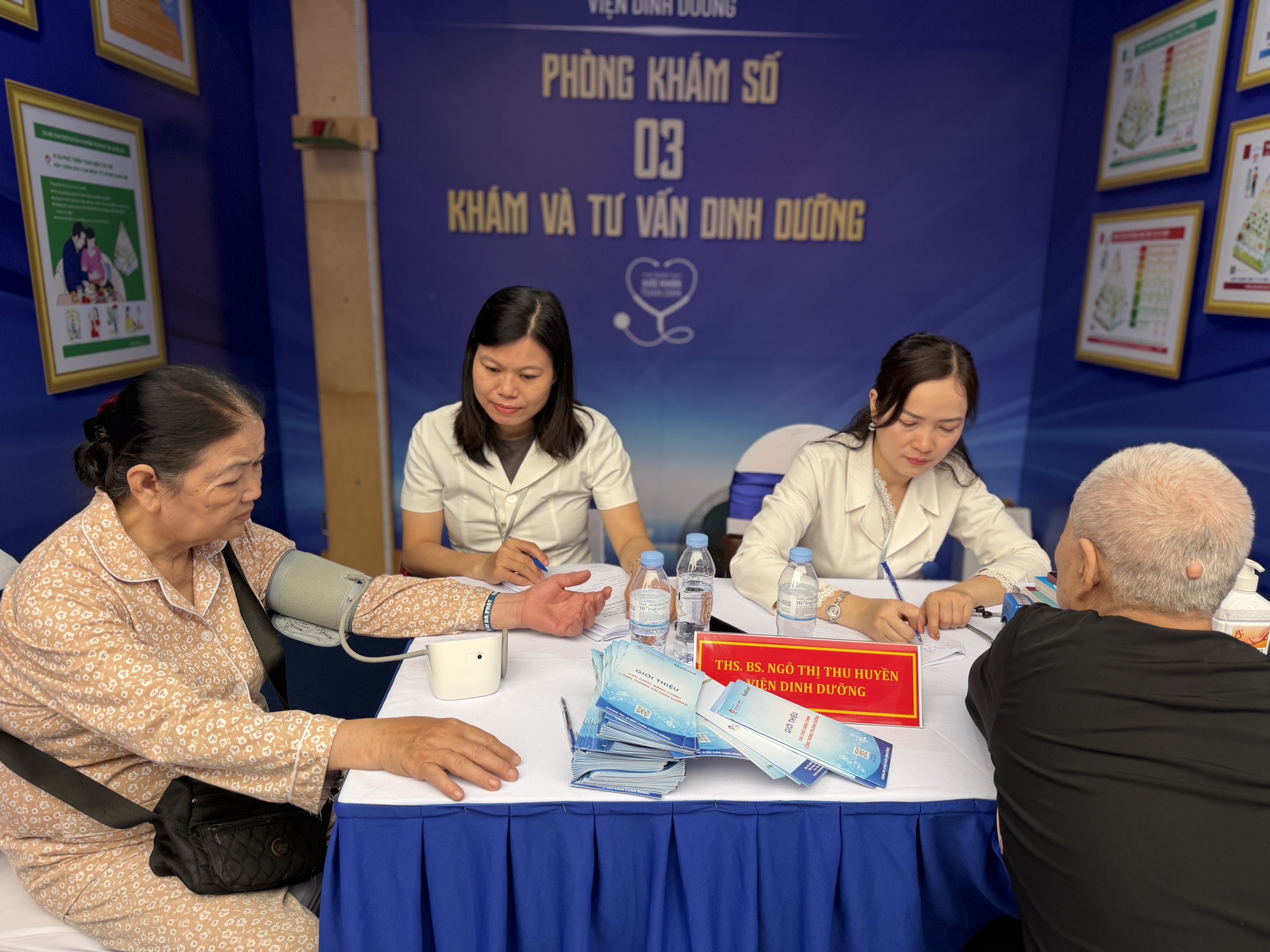 Đẩy nhanh lộ trình khám sức khỏe định kỳ toàn dân - Ảnh 2.