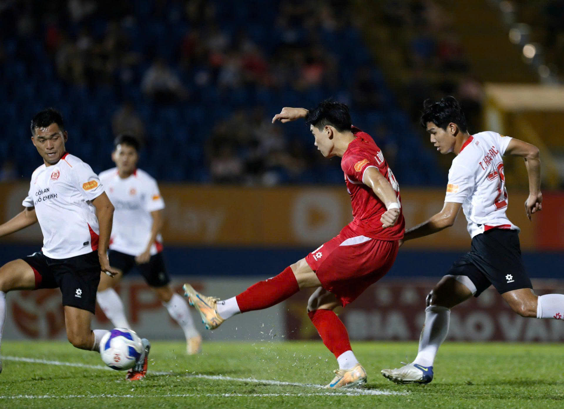 V-League 2025-2026: Chân sút nội trở lại đường đua - Ảnh 1.