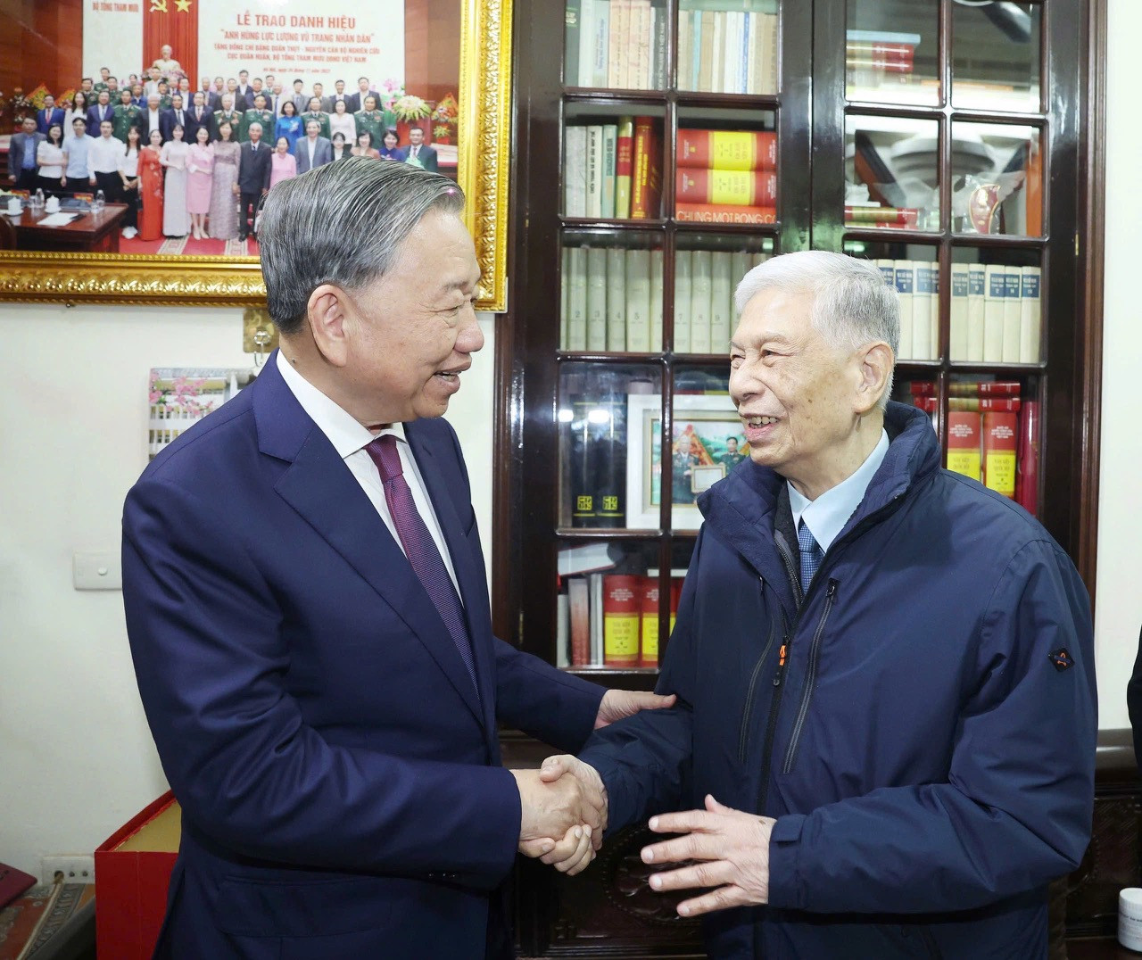 Chuyện t&igrave;nh đặc biệt của tướng Đặng Qu&acirc;n thụy v&agrave; PGS Nguyễn Thị Ban ở tuổi 99 - Ảnh 3.