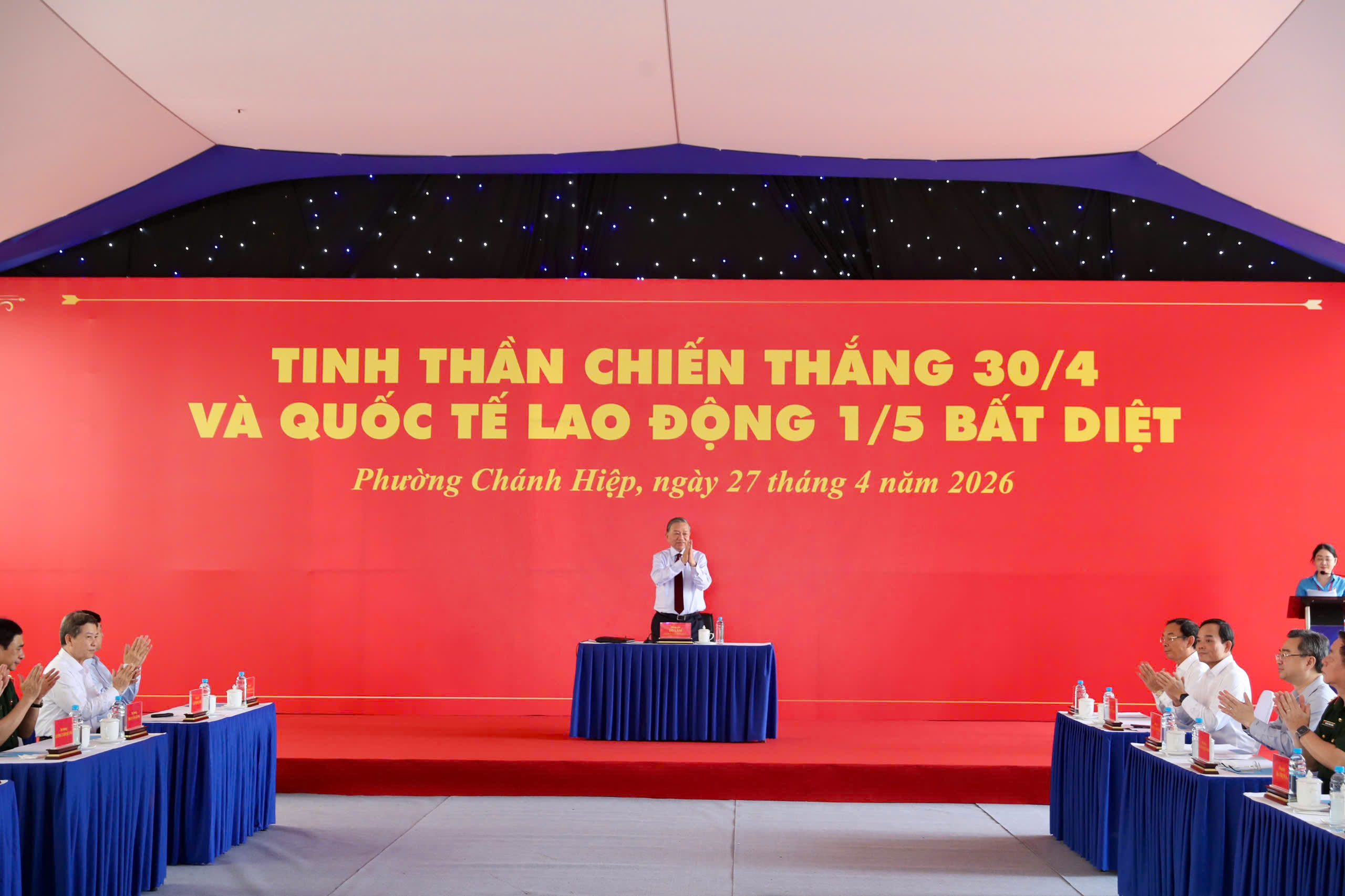 Tổng b&iacute; thư, Chủ tịch nước T&ocirc; L&acirc;m thăm người lao động tại TPHCM - Ảnh 5.