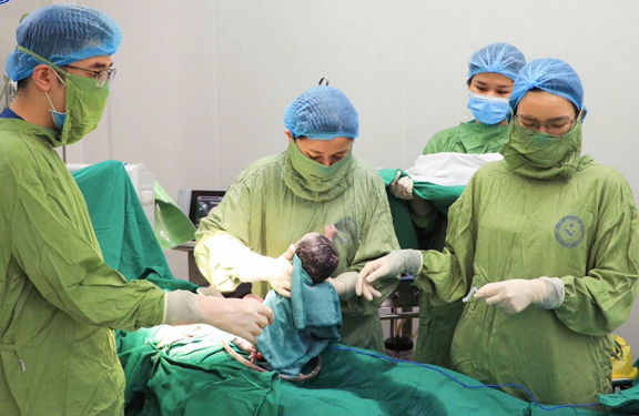 L&agrave;m mẹ ở tuổi ngo&agrave;i 50 - Ảnh 1.