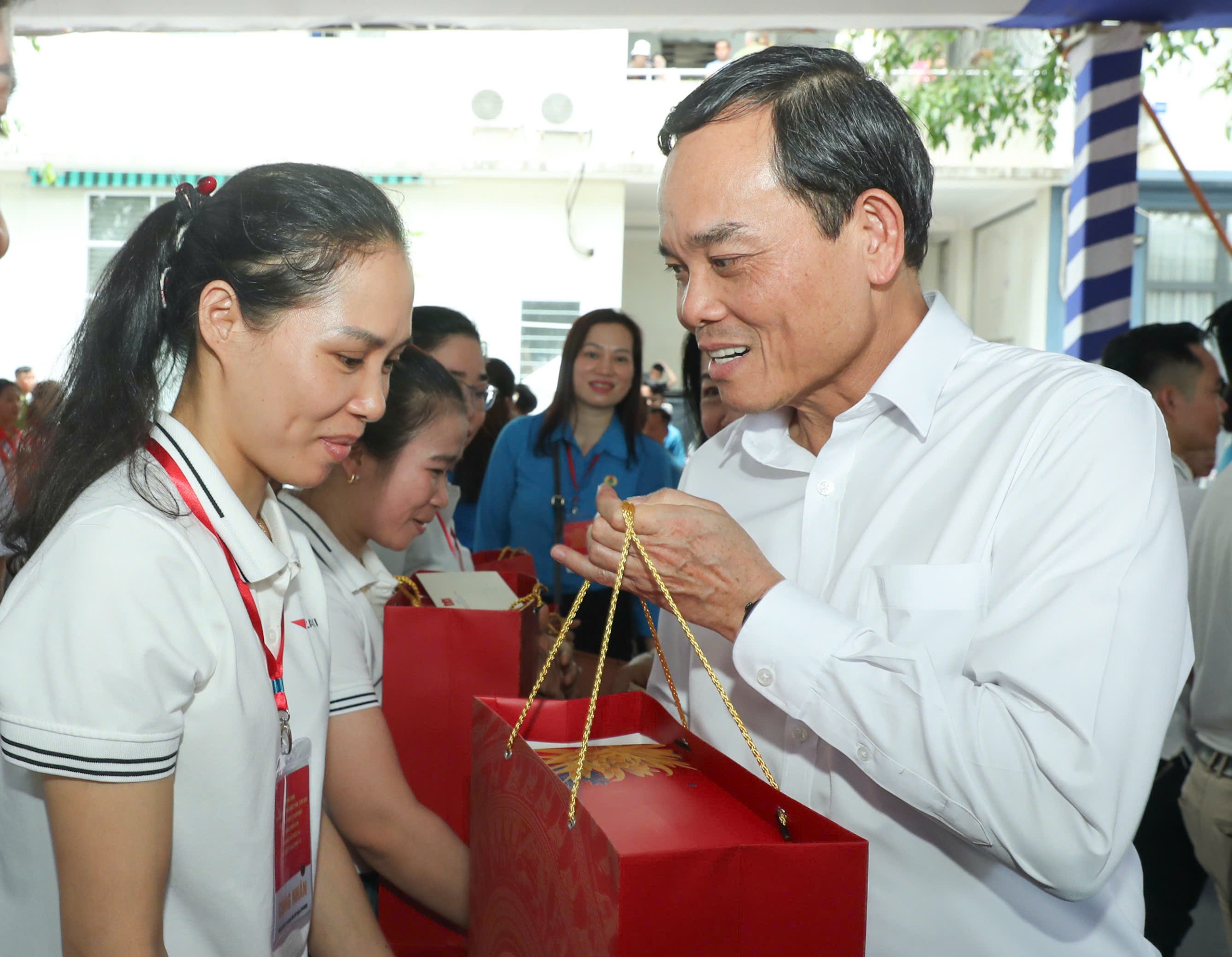 Công nhân mong có thêm chính sách hỗ trợ nhà ở, y tế, đào tạo nghề - Ảnh 9.