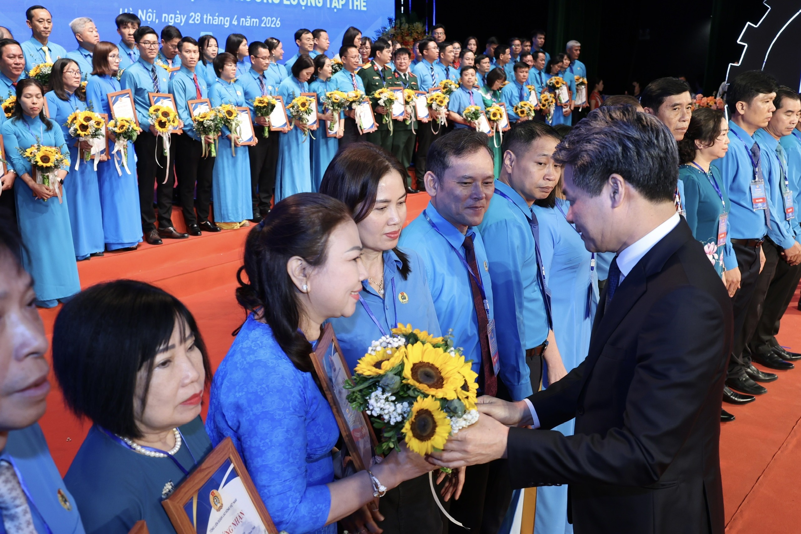 Chủ tịch Quốc hội Trần Thanh Mẫn: Nâng cao năng suất lao động và tăng trưởng hai con số - Ảnh 5.