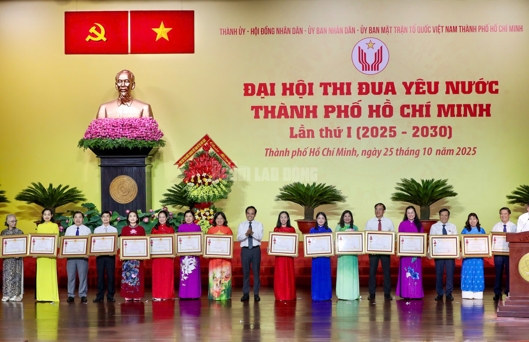 Thi đua y&ecirc;u nước - động lực ph&aacute;t triển bền vững của TPHCM - Ảnh 1.