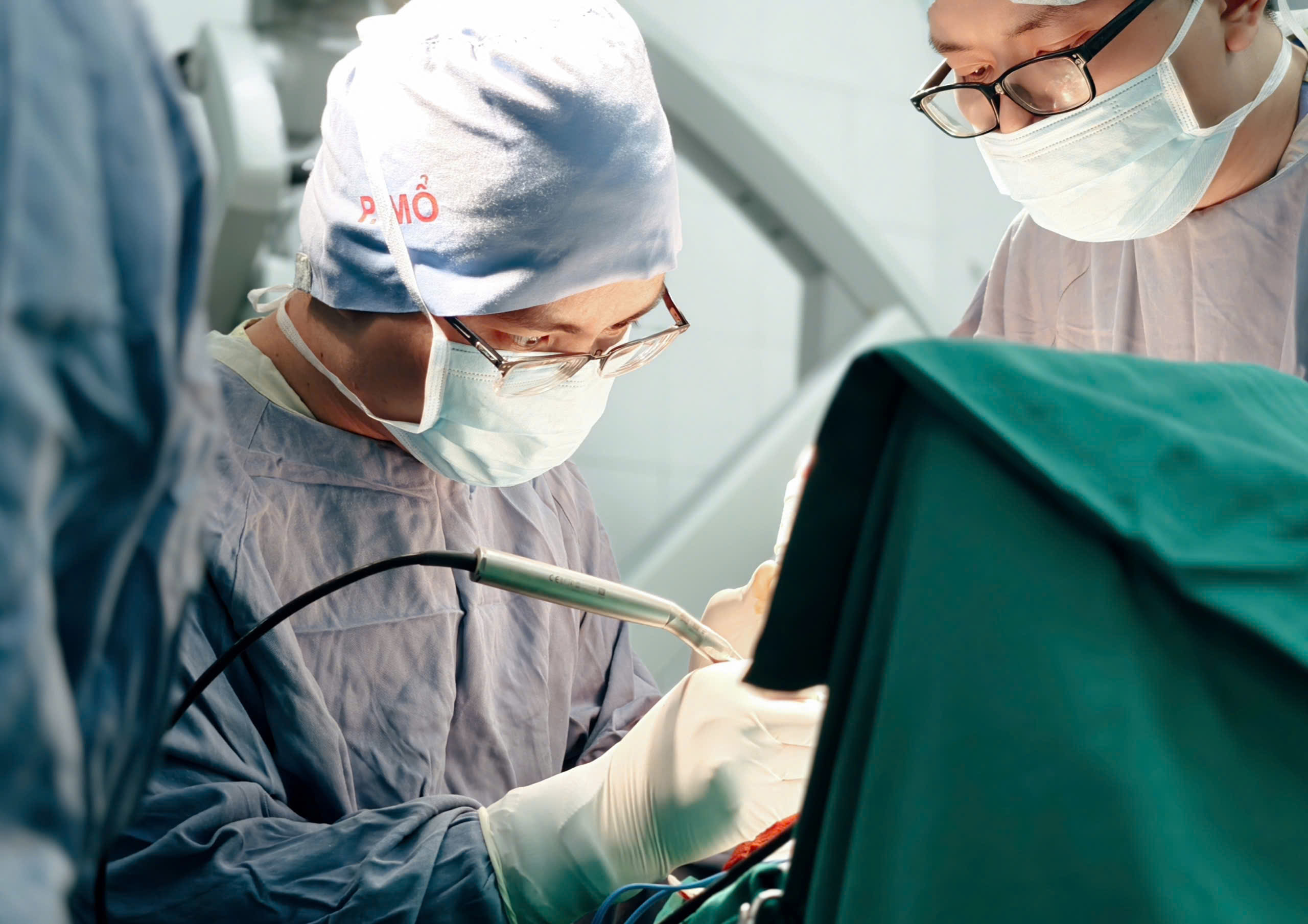 Hai học sinh nhập viện vì tai nạn học đường từ trò đùa nghịch - Ảnh 2.