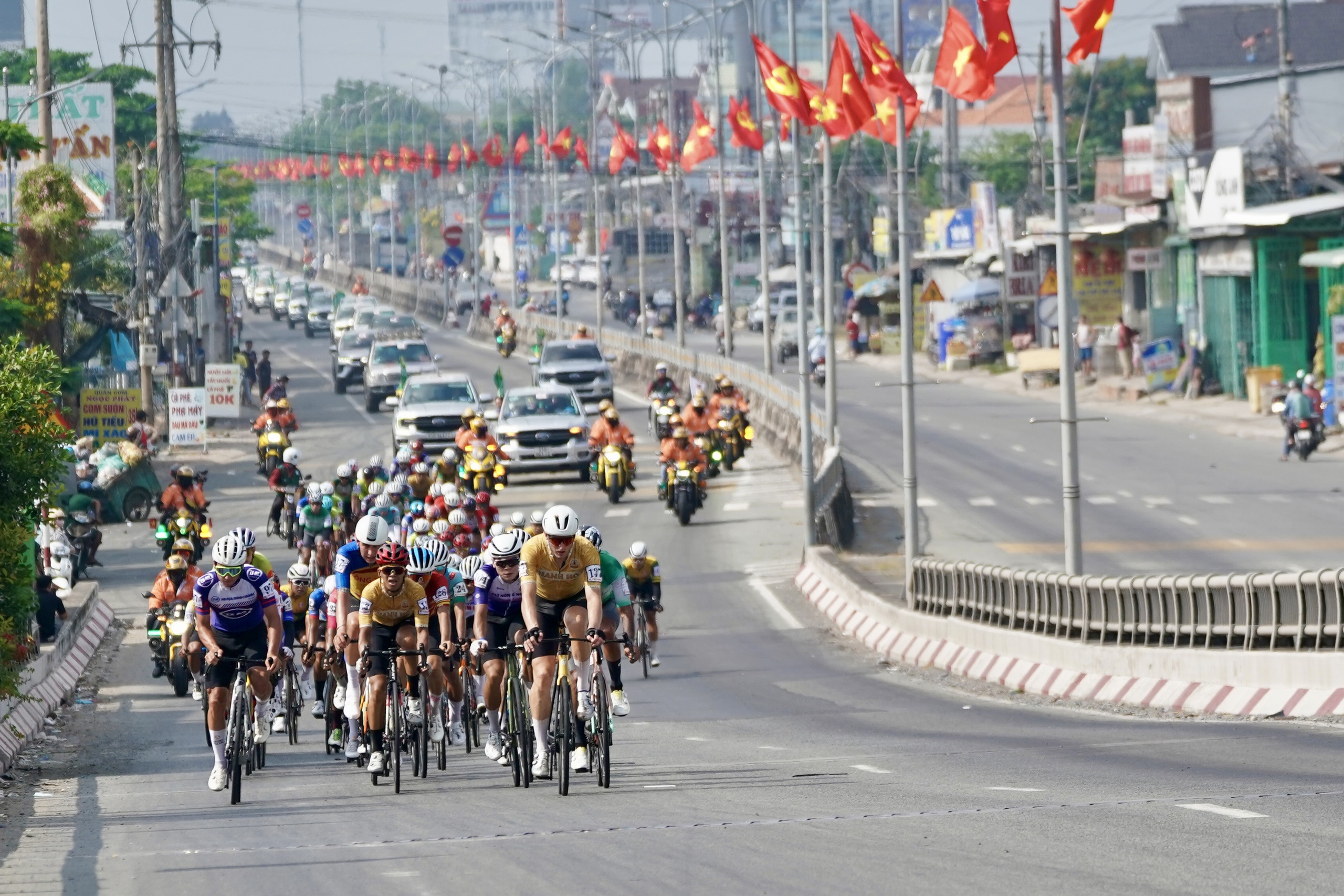 C&uacute;p truyền h&igrave;nh 2026: Patrick Patterson thắng chặng kịch t&iacute;nh tại Mỹ Tho - Ảnh 8.