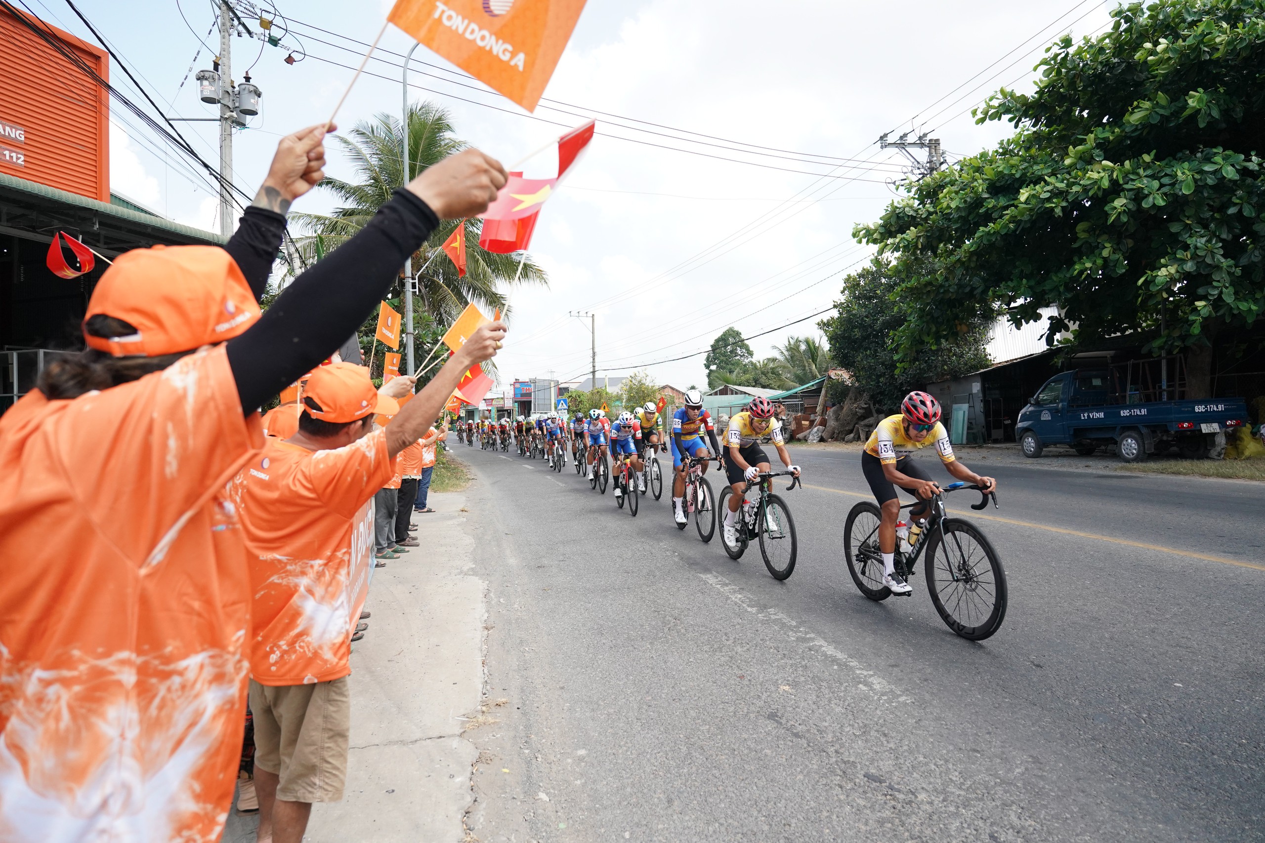 C&uacute;p truyền h&igrave;nh 2026: Patrick Patterson thắng chặng kịch t&iacute;nh tại Mỹ Tho - Ảnh 6.