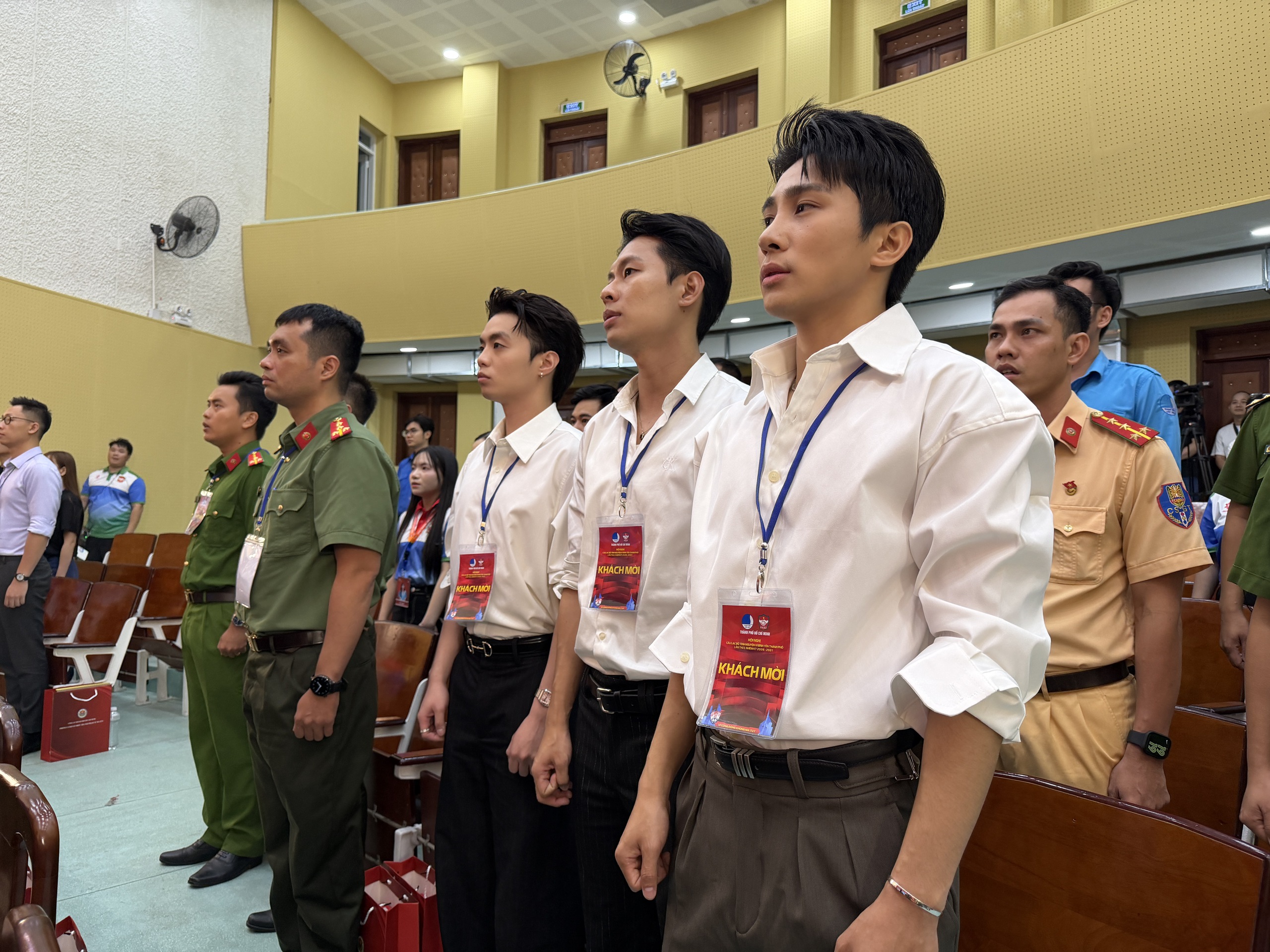 Ca sĩ Ngô Kiến Huy tham gia câu lạc bộ Công an TPHCM - Ảnh 2.