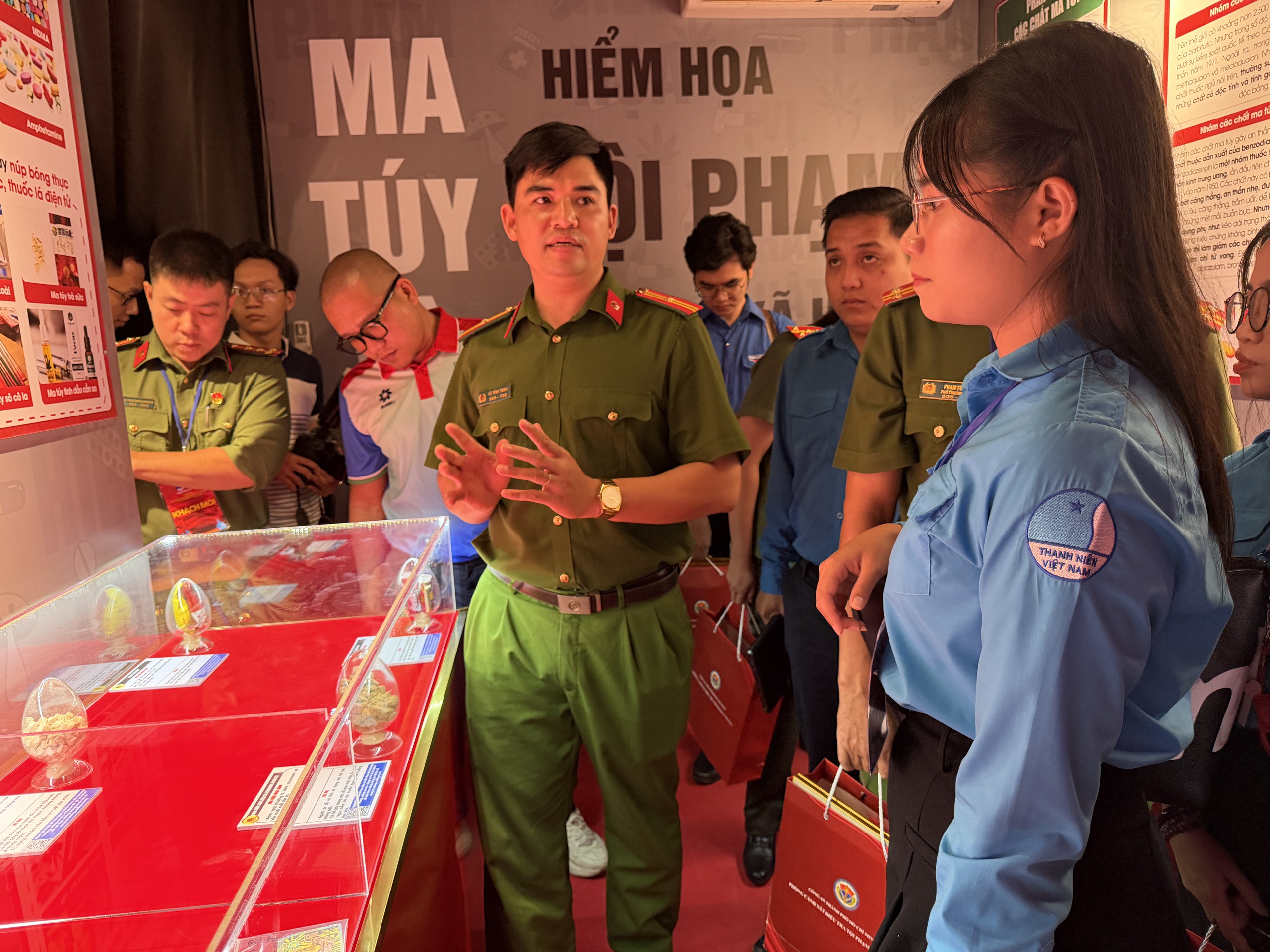 Ca sĩ Ngô Kiến Huy tham gia câu lạc bộ Công an TPHCM - Ảnh 6.
