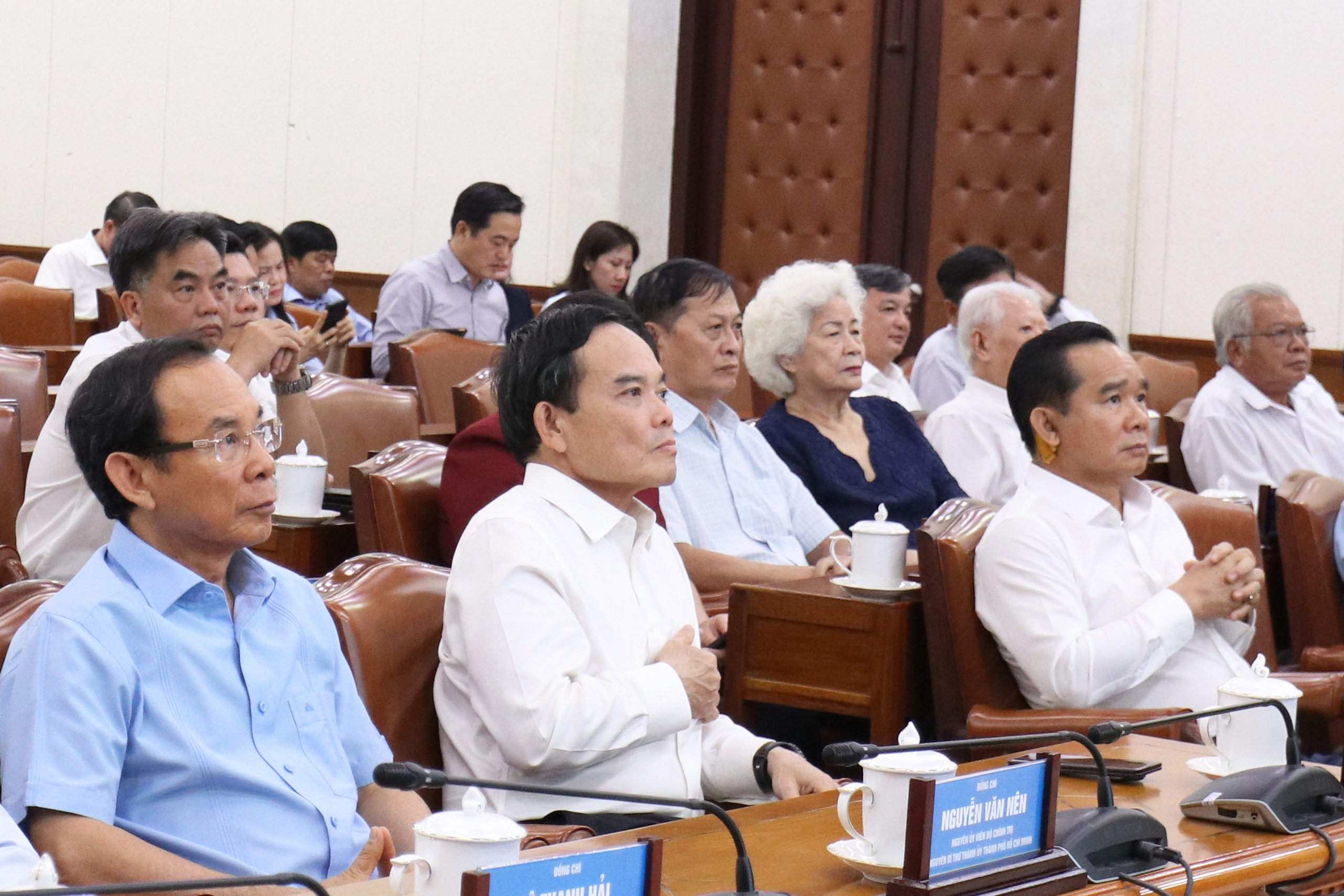 TPHCM họp mặt nguyên lãnh đạo qua các thời kỳ - Ảnh 1.