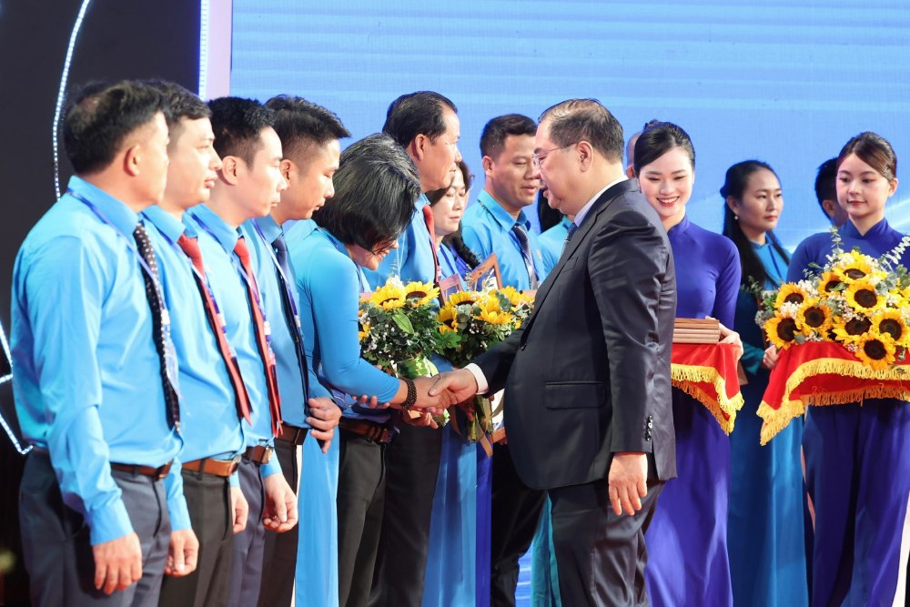 Chủ tịch Quốc hội Trần Thanh Mẫn: Nâng cao năng suất lao động và tăng trưởng hai con số - Ảnh 7.