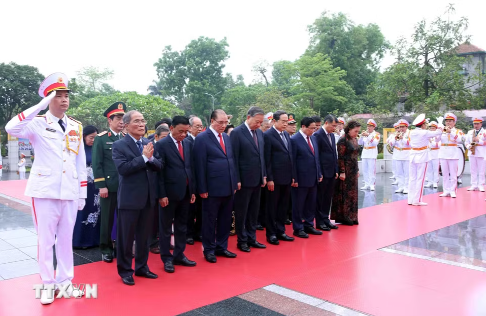 L&atilde;nh đạo Đảng, Nh&agrave; nước v&agrave;o Lăng viếng Chủ tịch Hồ Ch&iacute; Minh - Ảnh 3.