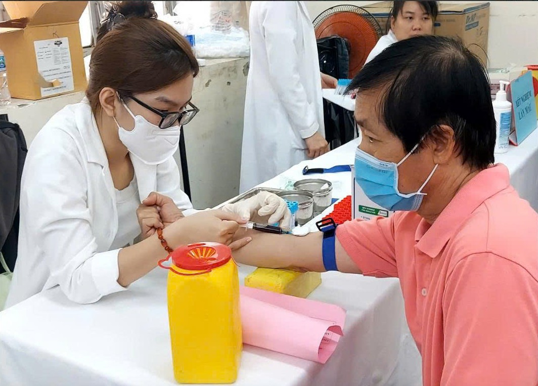 Đẩy nhanh lộ trình khám sức khỏe định kỳ toàn dân - Ảnh 1.