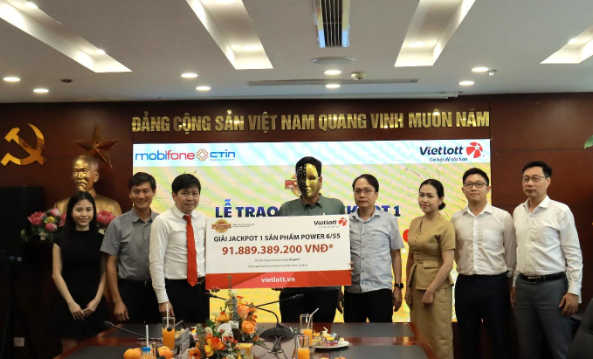 Chọn mua v&eacute; số Vietlott theo phong thủy, một doanh nh&acirc;n ở Ninh B&igrave;nh tr&uacute;ng giải Jackpot 1 - Ảnh 1.