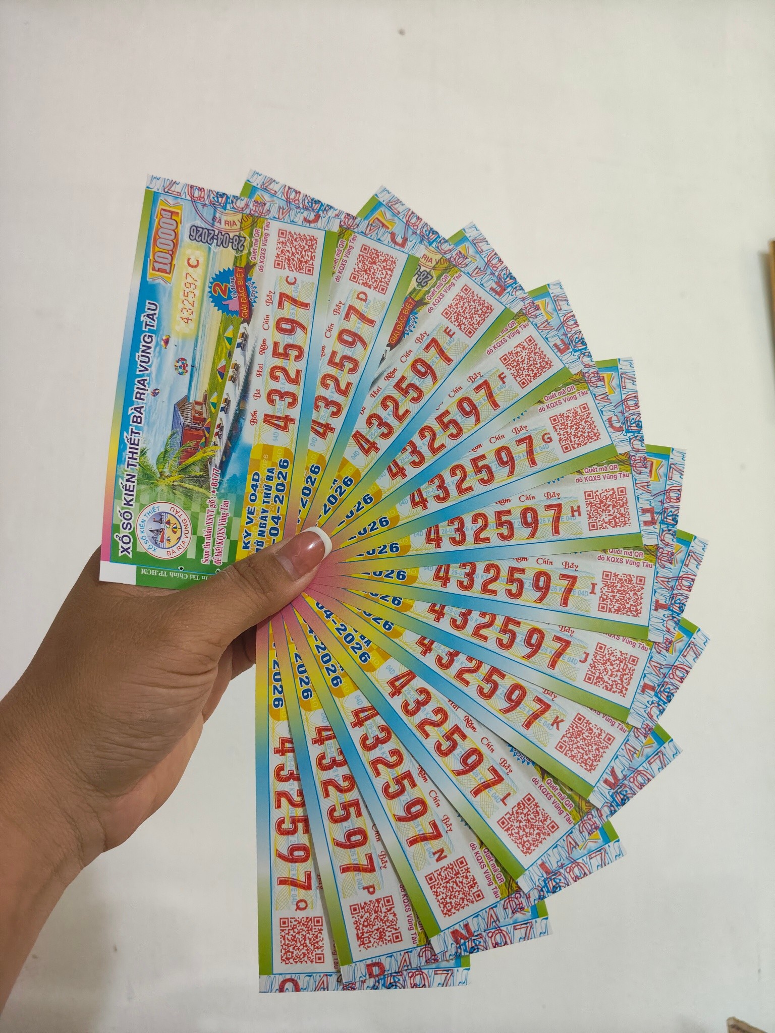 Xổ số miền Nam: Ba giải độc đắc xuất hiện ở TPHCM, Vĩnh Long và An Giang - Ảnh 4.