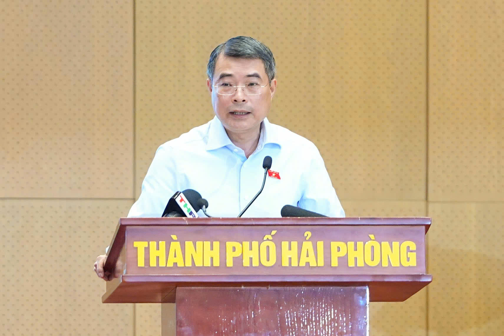 Thủ tướng Lê Minh Hưng tiếp xúc cử tri tại Hải Phòng , tặng quà công nhân lao động - Ảnh 2.