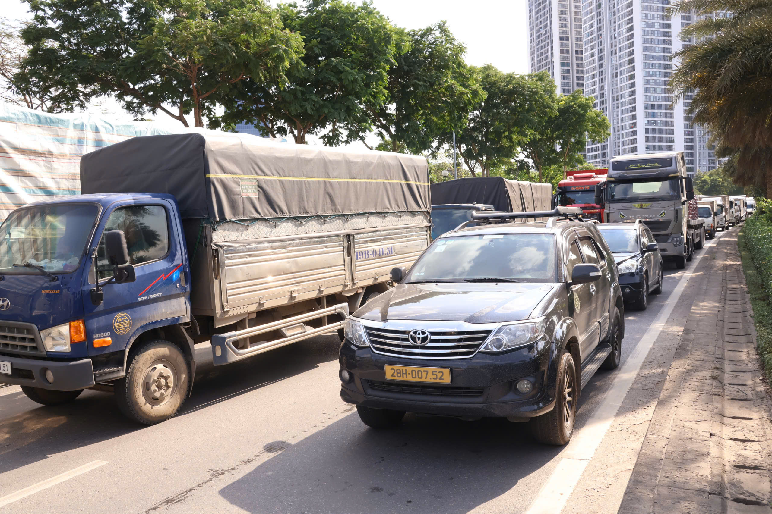 &Ugrave;n ứ giao th&ocirc;ng H&agrave; Nội trước kỳ nghỉ lễ 30 - 4 k&eacute;o d&agrave;i - Ảnh 8.