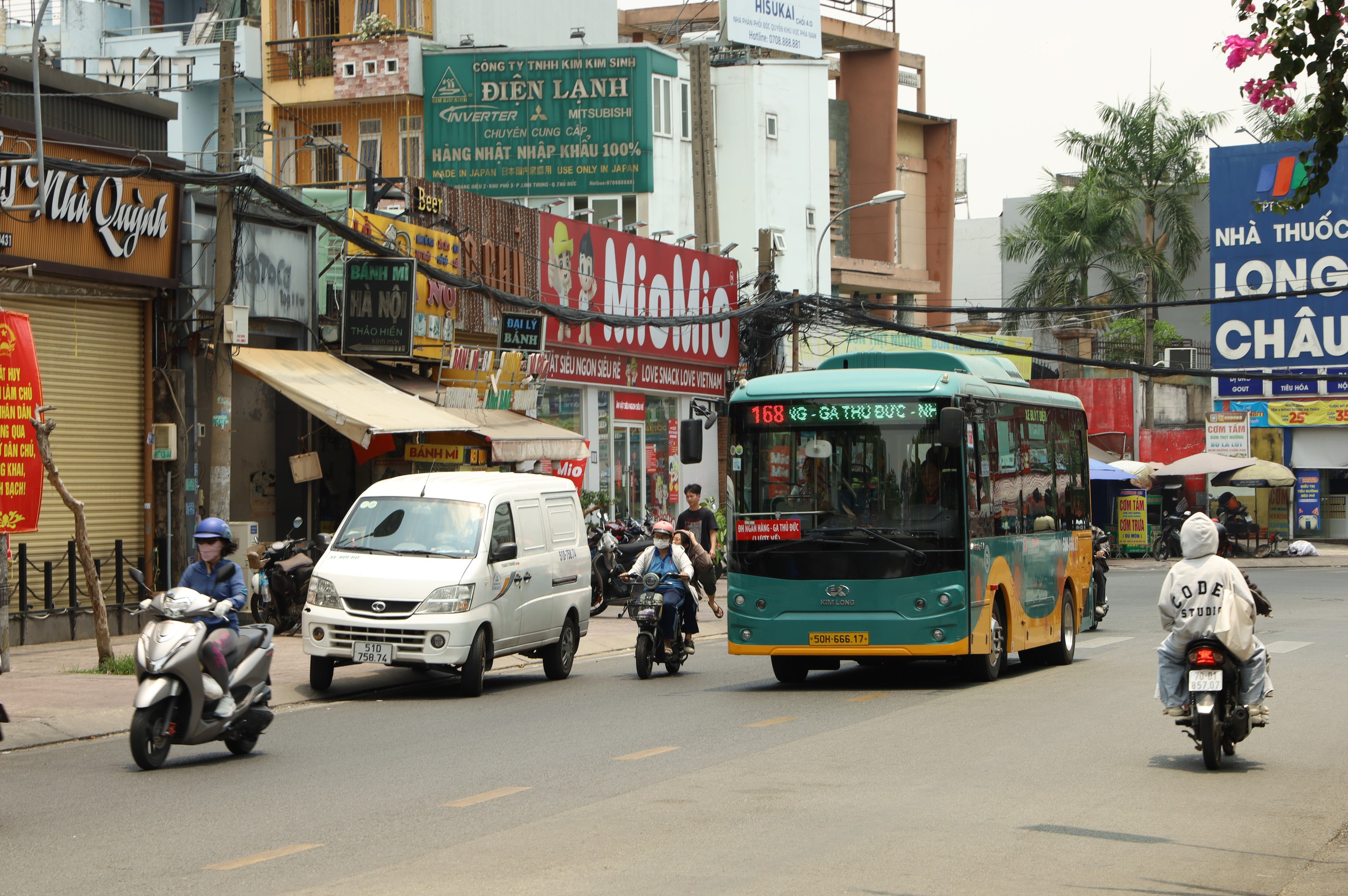 Đưa xe buýt vào tận ngõ - Ảnh 1.