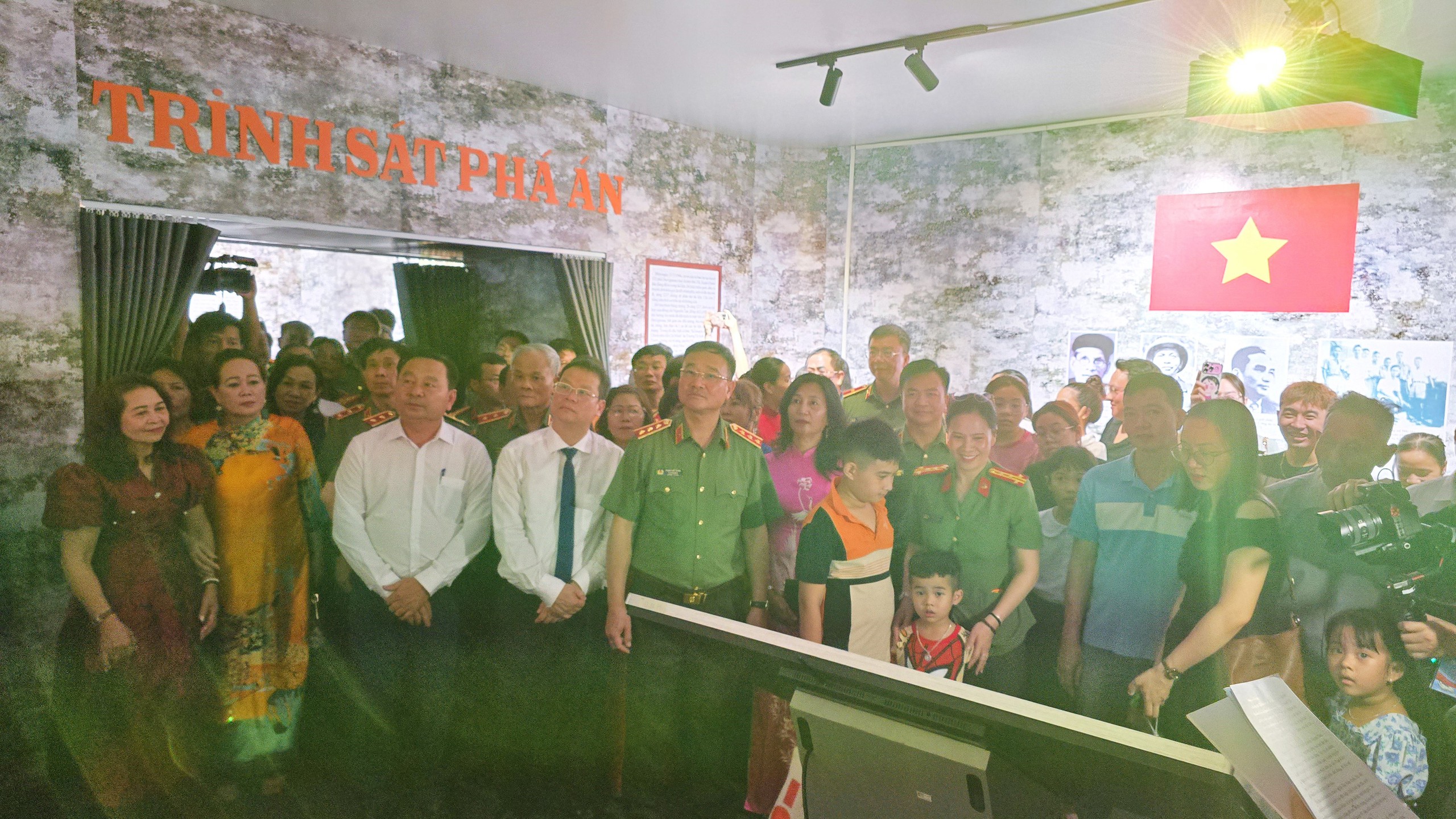 Khai mạc chuỗi sự kiện “Tổ quốc bình yên”, tôn vinh 80 năm An ninh nhân dân - Ảnh 3.