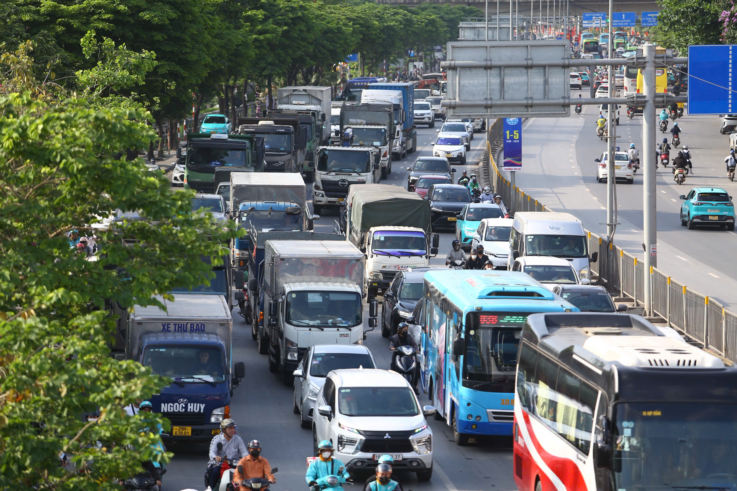 &Ugrave;n ứ giao th&ocirc;ng H&agrave; Nội trước kỳ nghỉ lễ 30 - 4 k&eacute;o d&agrave;i - Ảnh 6.