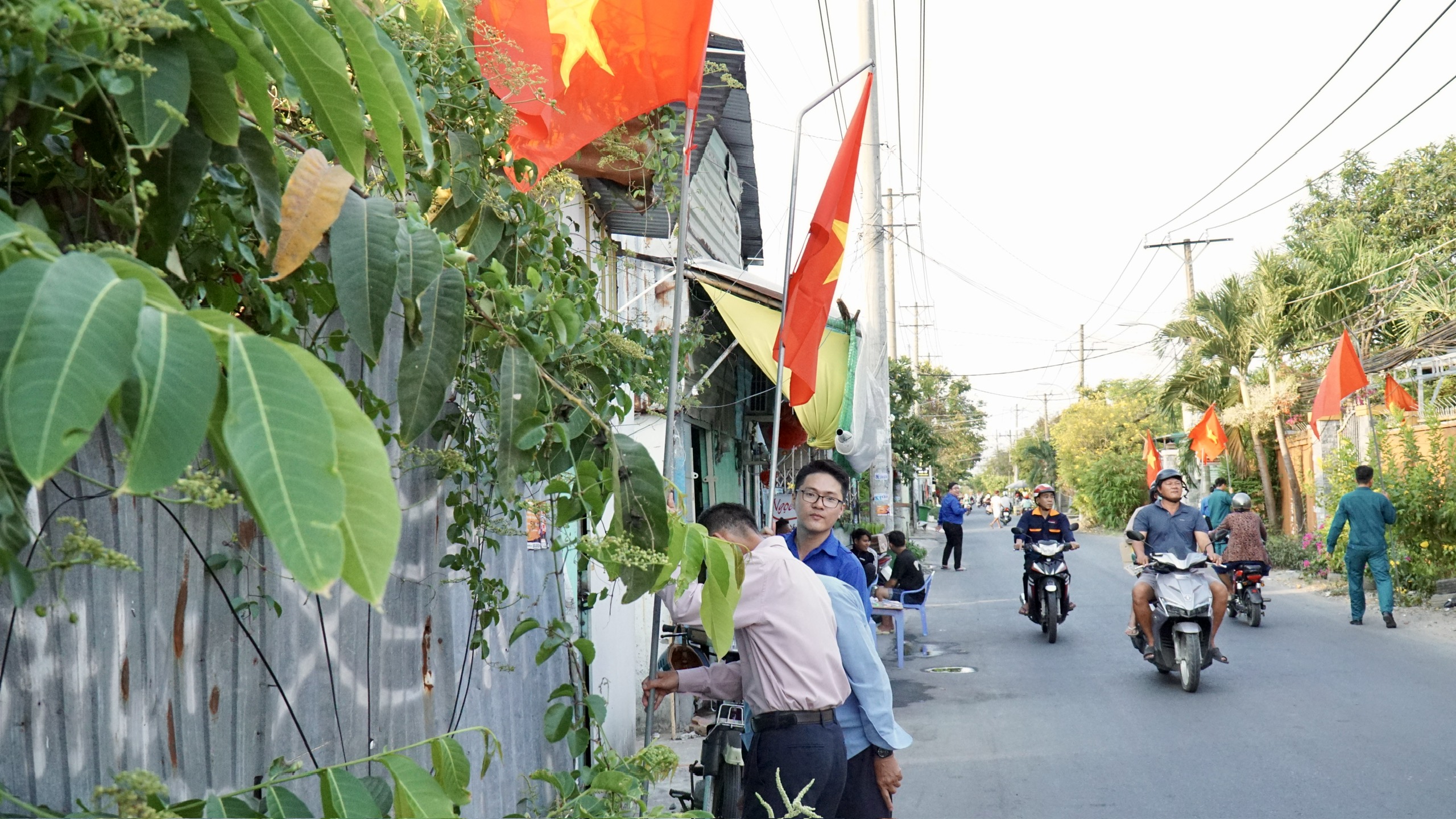 Rực rỡ tuyến “Đường cờ Tổ quốc” dẫn vào Khu Di tích Lịch sử Rạch Già - Ảnh 7.