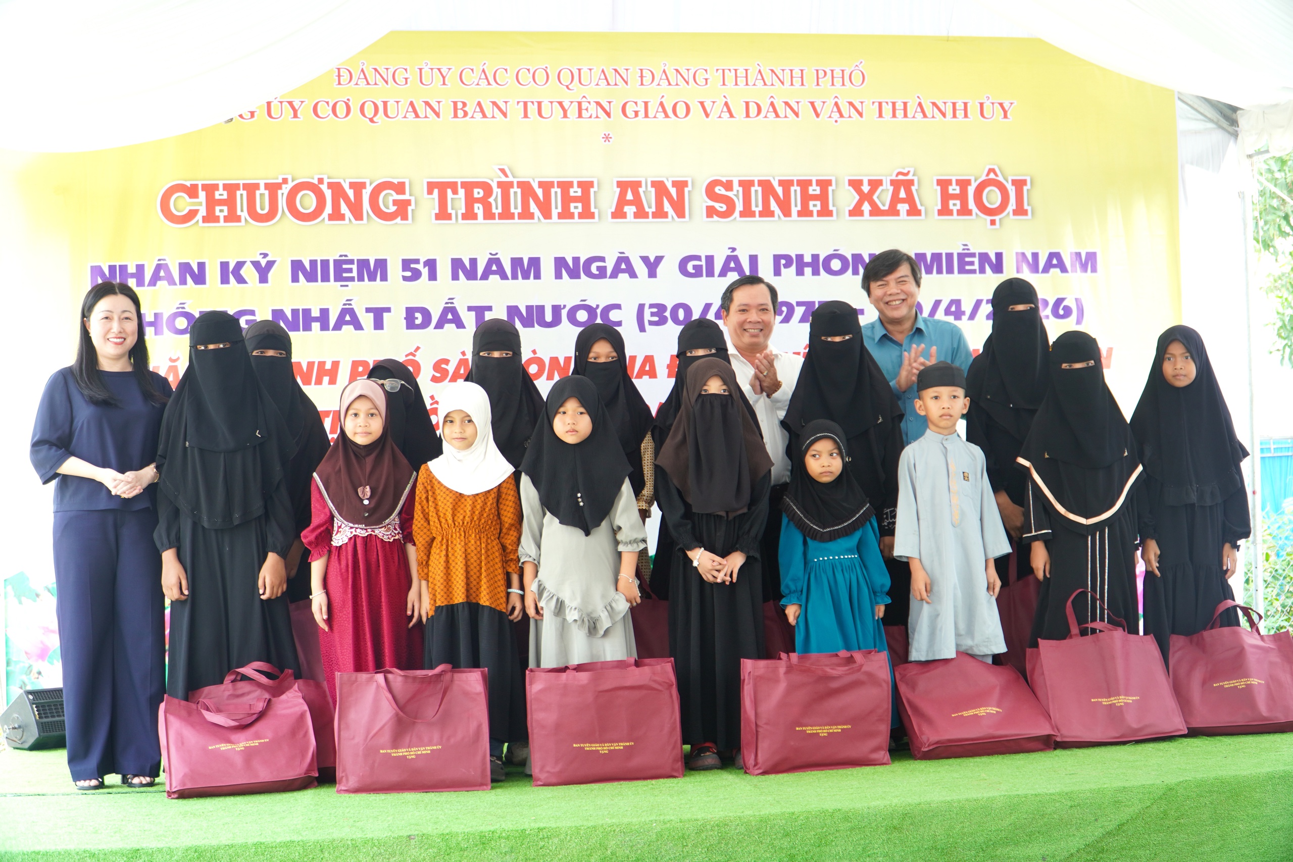 Hoạt động &yacute; nghĩa của Ban Tuy&ecirc;n gi&aacute;o v&agrave; D&acirc;n vận Th&agrave;nh ủy TPHCM - Ảnh 4.