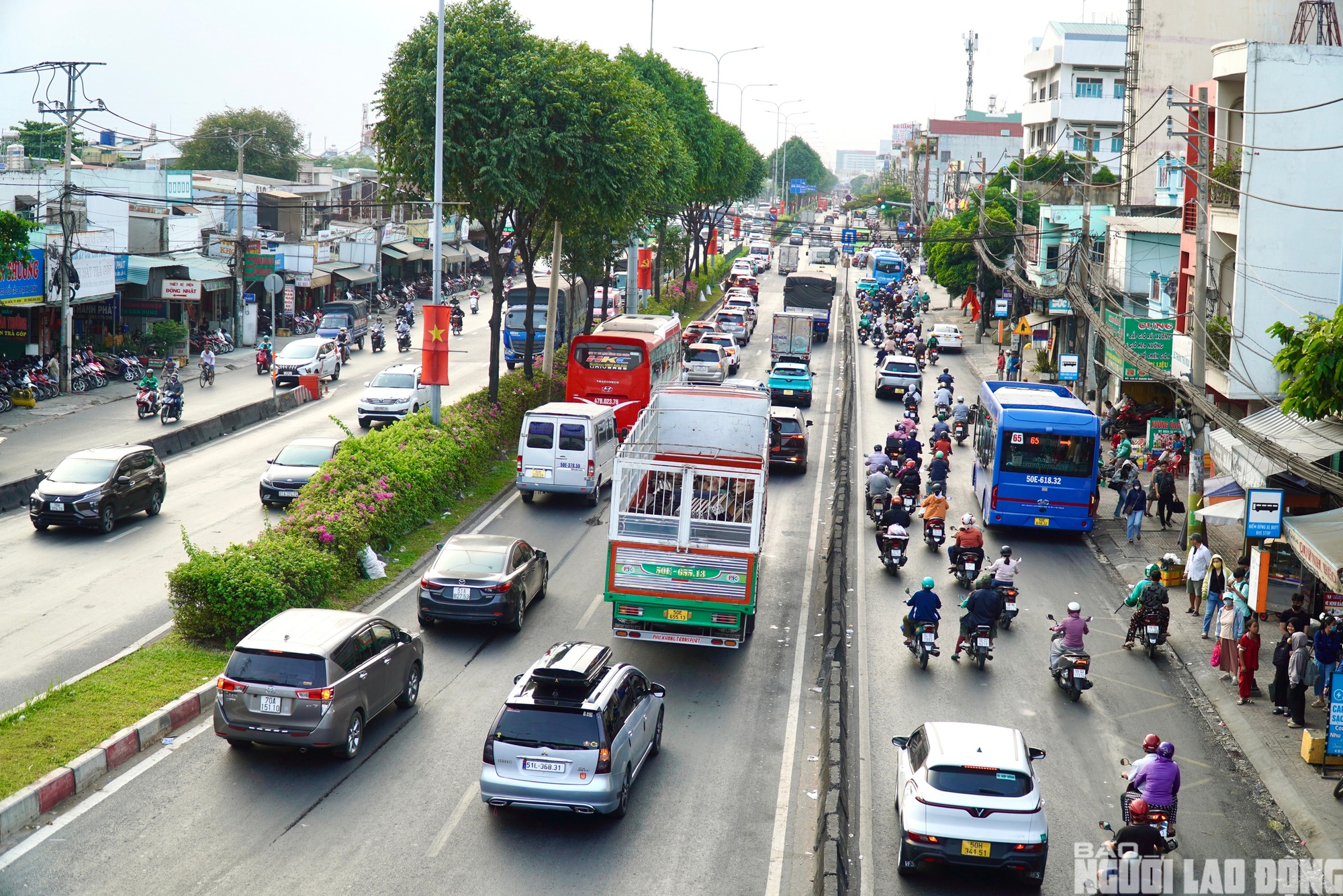 D&ograve;ng người rời TPHCM về qu&ecirc; lễ 30 - 4: Bến xe đ&ocirc;ng đ&uacute;c , giao th&ocirc;ng &ugrave;n tắc - Ảnh 8.