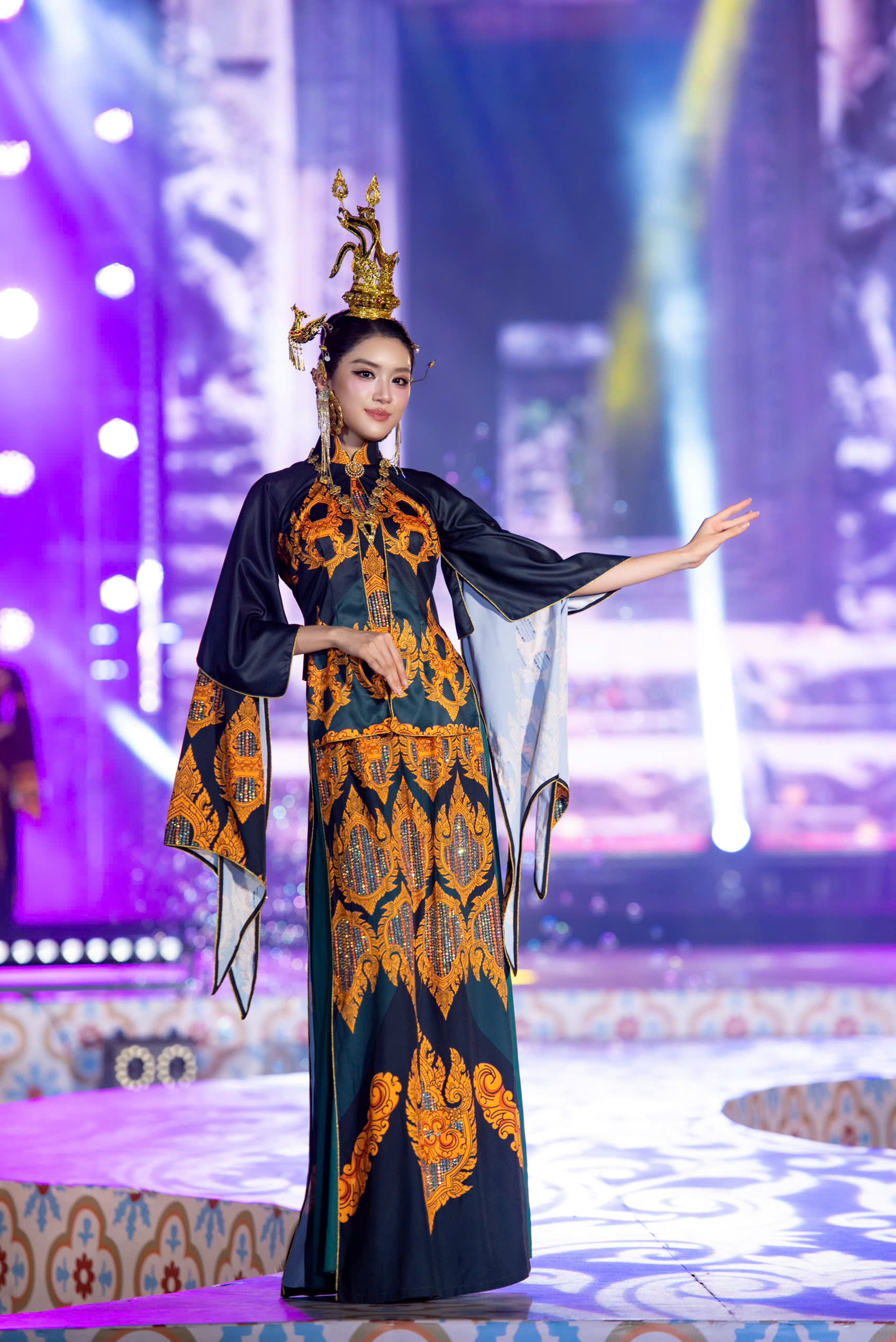 Đàm Vĩnh Hưng và con trai diễn áo dài Việt Hùng  - Ảnh 7.