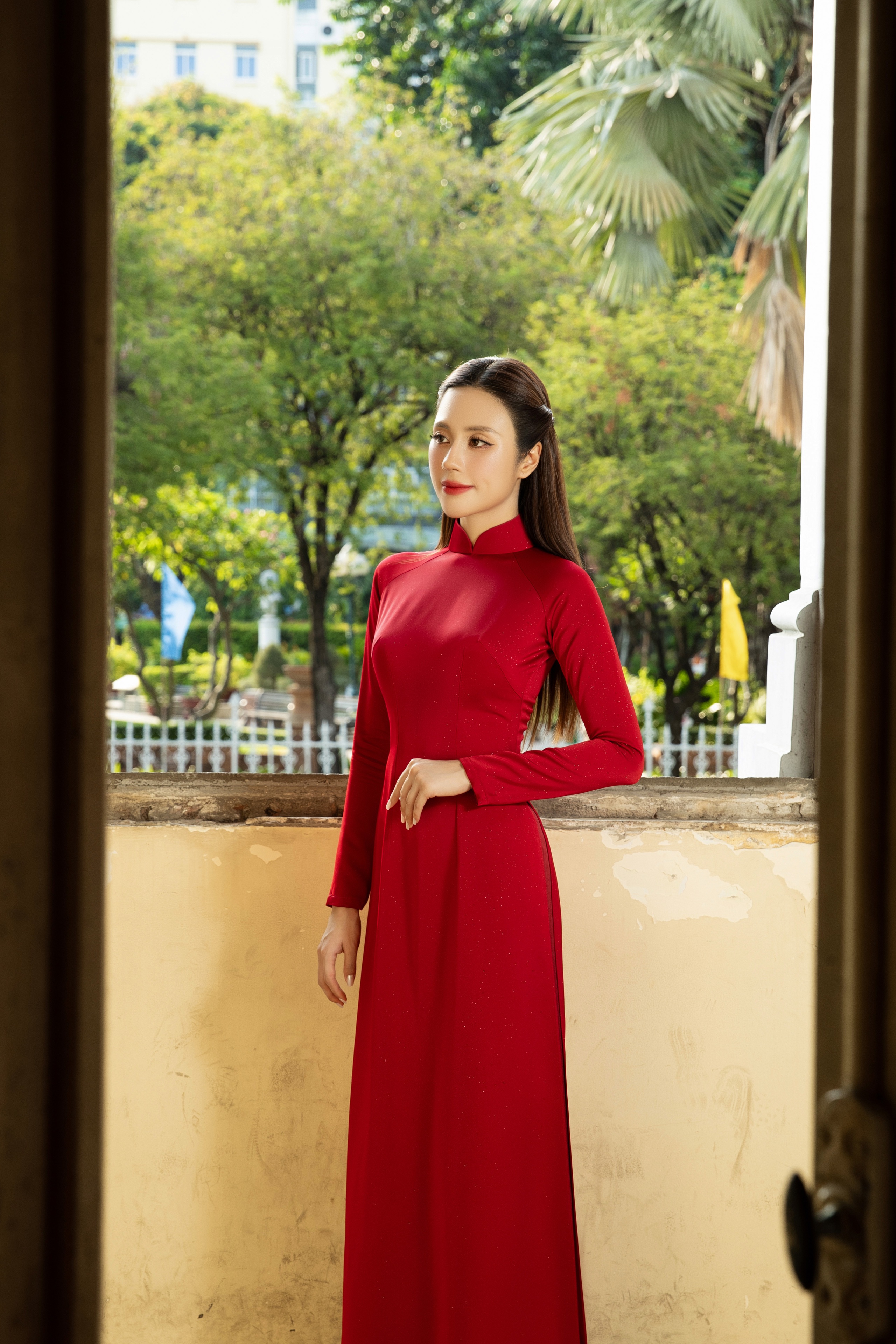 Tô Diệp Hà khoe nhan sắc rạng rỡ trong tà áo dài, hào hứng đón đại lễ 30/4  - Ảnh 5.