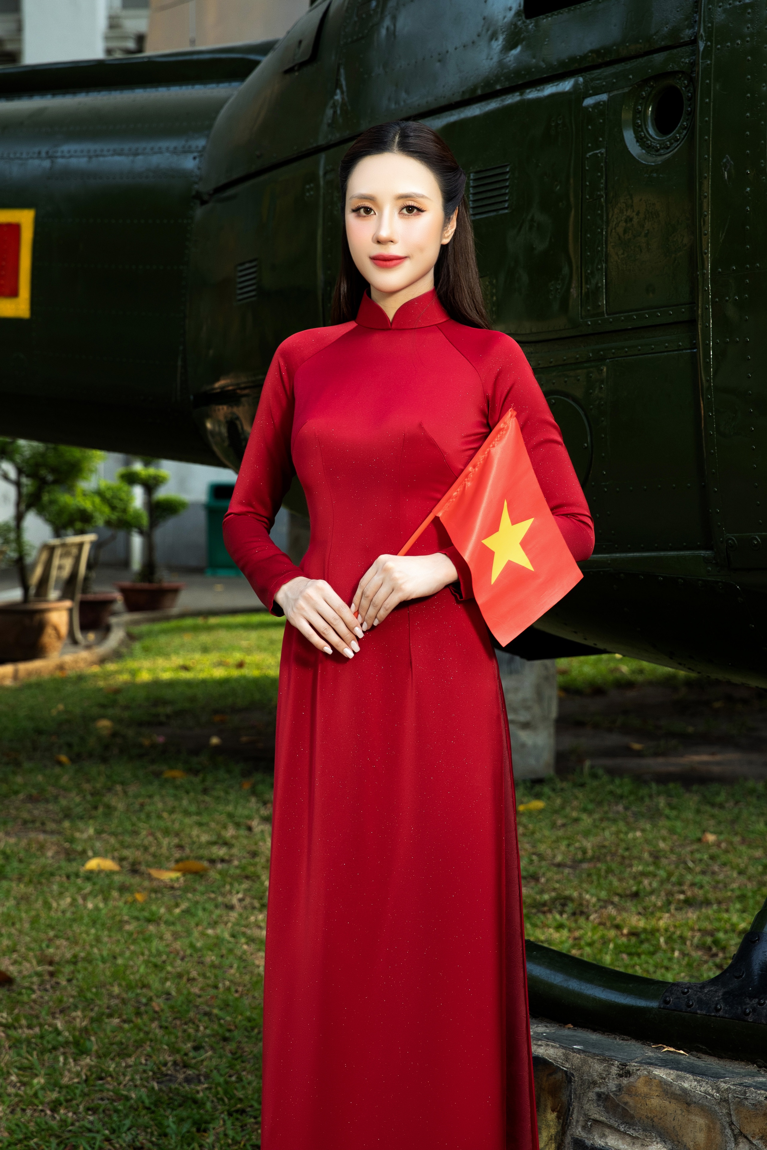 Tô Diệp Hà khoe nhan sắc rạng rỡ trong tà áo dài, hào hứng đón đại lễ 30/4  - Ảnh 9.