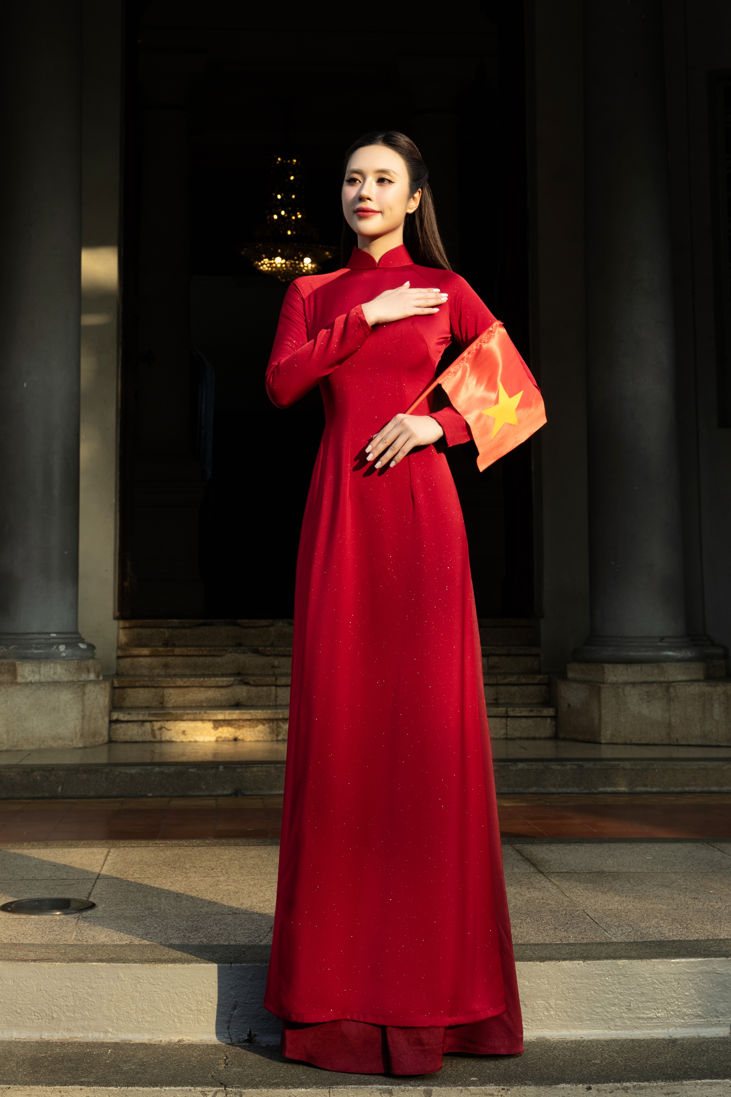 Tô Diệp Hà khoe nhan sắc rạng rỡ trong tà áo dài, hào hứng đón đại lễ 30/4  - Ảnh 1.