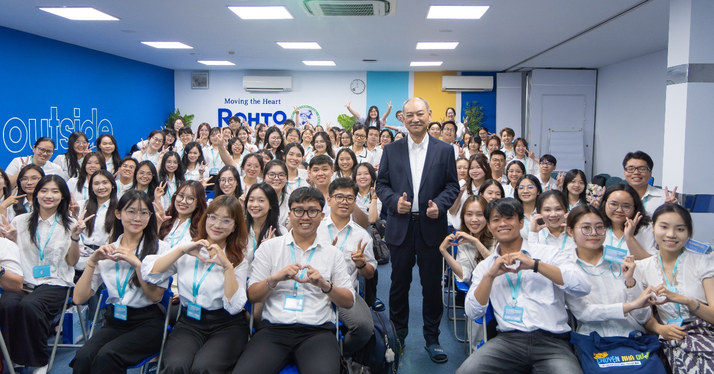 Rohto - Mentholatum Việt Nam truyền cảm hứng cho các tài năng trẻ trong hành trình 30 năm rực rỡ.