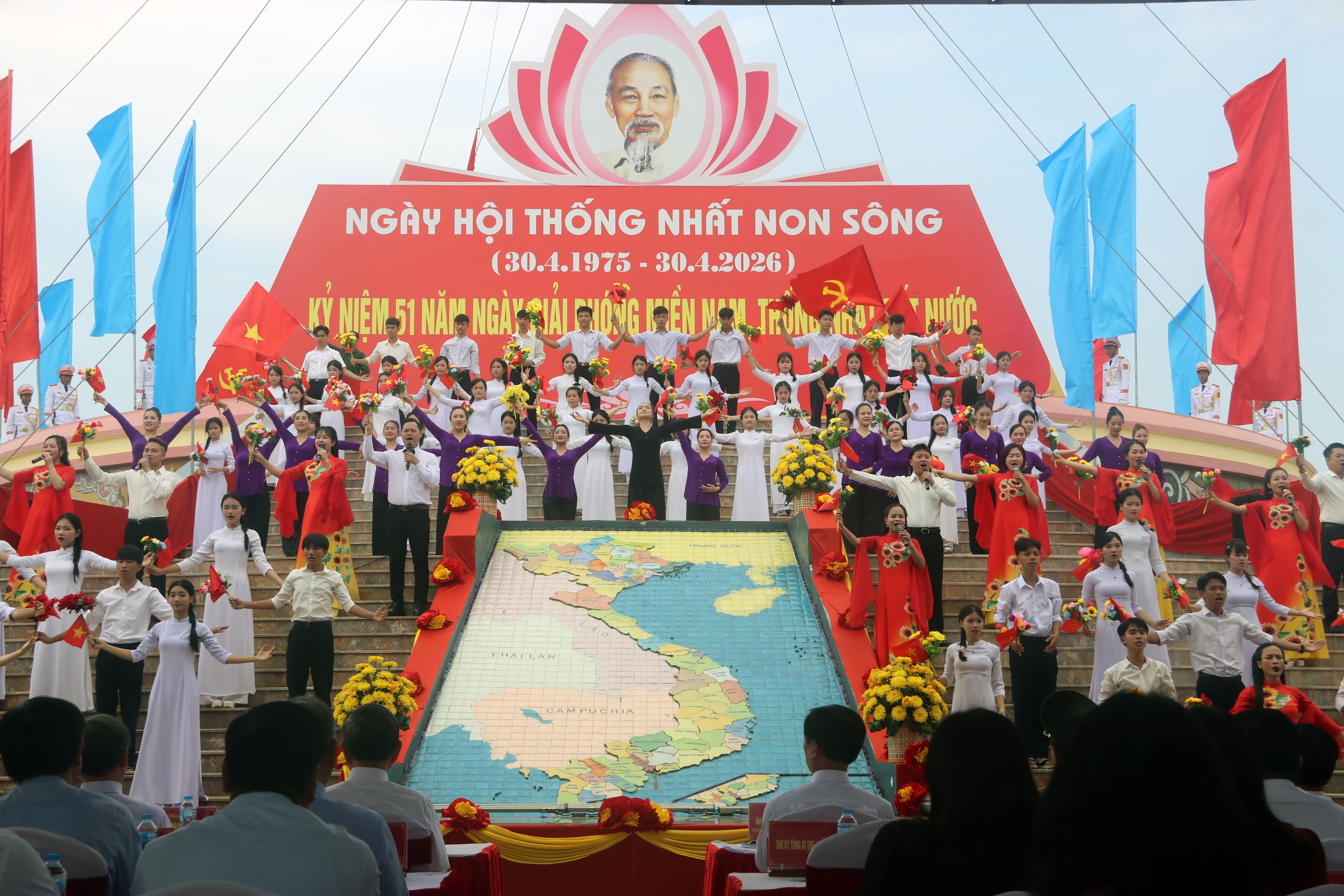 Lễ Thượng cờ Thống nhất non sông 2026 tại Quảng Trị với Tổng Bí thư Tô Lâm - Ảnh 2.