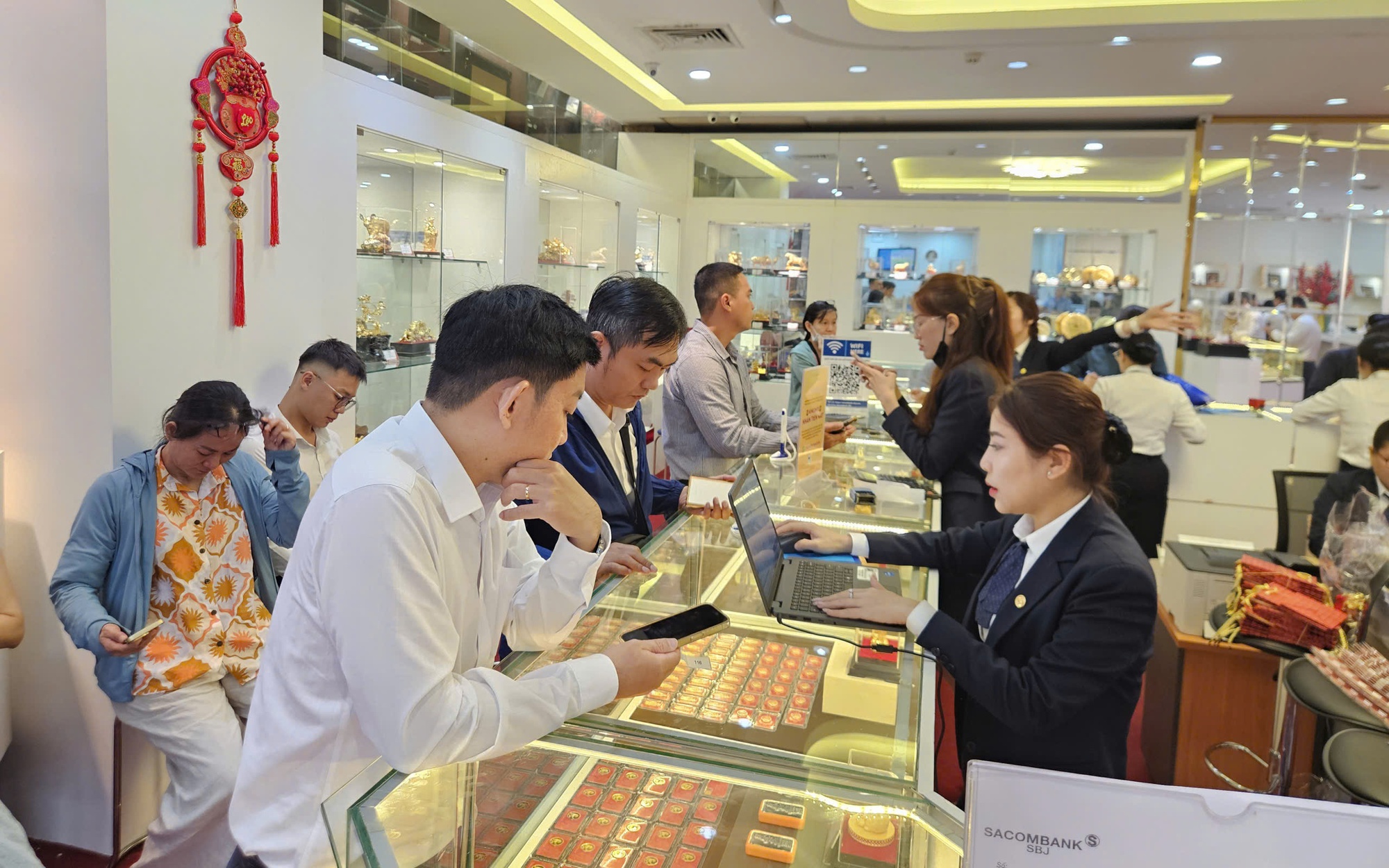 Giá vàng hôm nay, 29-4: Vàng thế giới giảm hơn 100 USD - Ảnh 2.