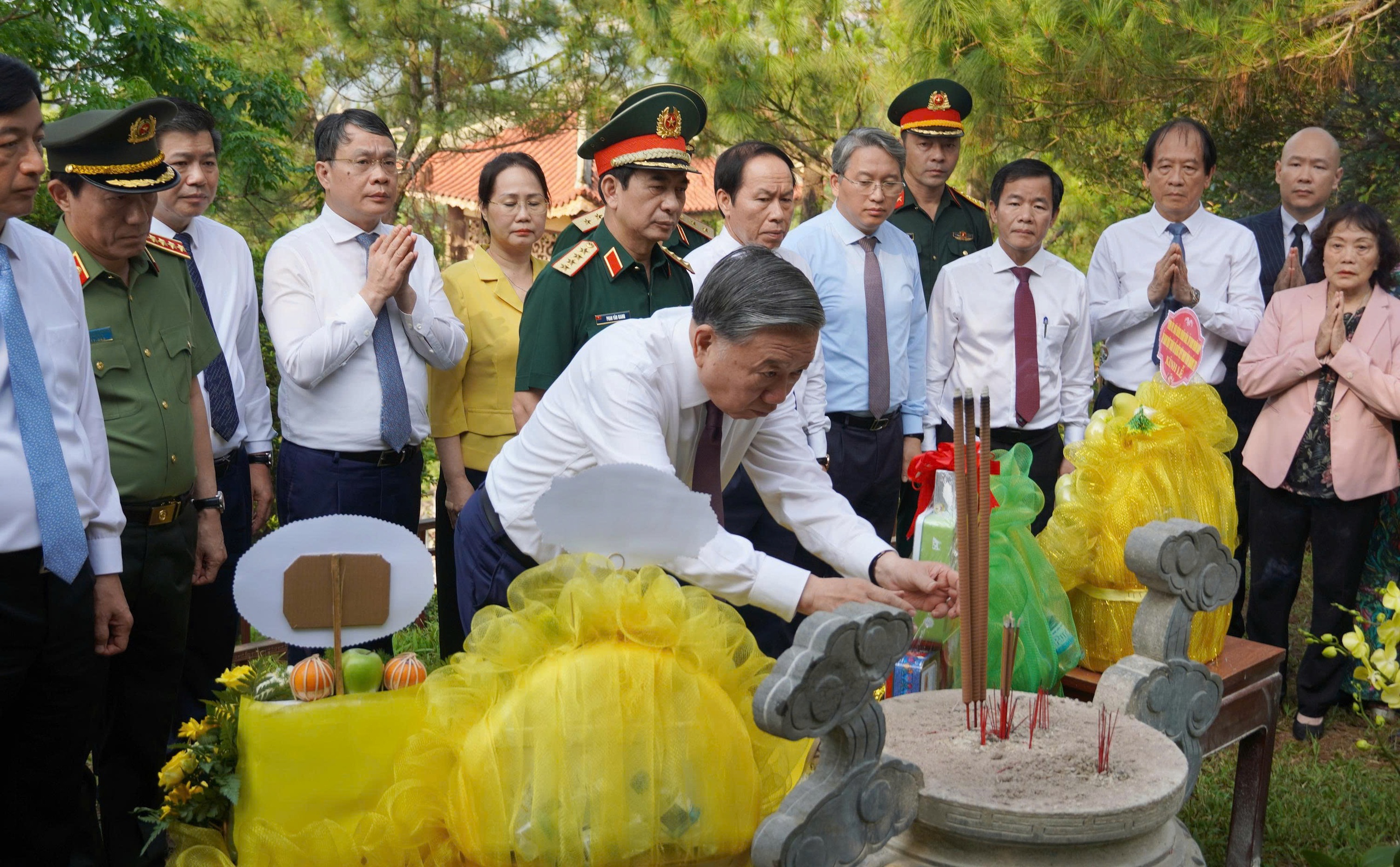 Tổng B&iacute; thư, Chủ tịch nước T&ocirc; L&acirc;m dự Lễ Thượng cờ Thống nhất non s&ocirc;ng ở Quảng Trị - Ảnh 6.