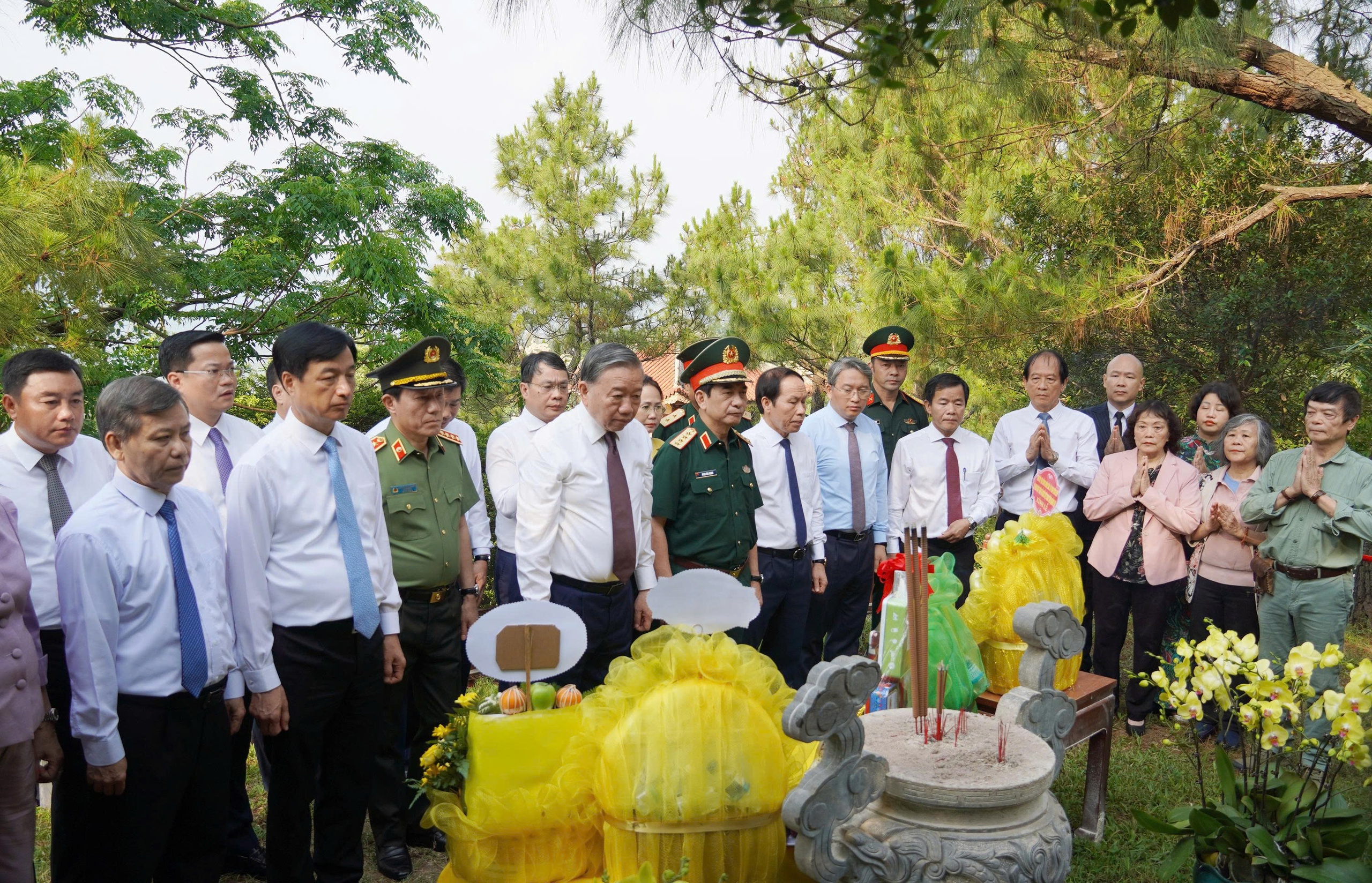 Tổng B&iacute; thư, Chủ tịch nước T&ocirc; L&acirc;m dự Lễ Thượng cờ Thống nhất non s&ocirc;ng ở Quảng Trị - Ảnh 5.