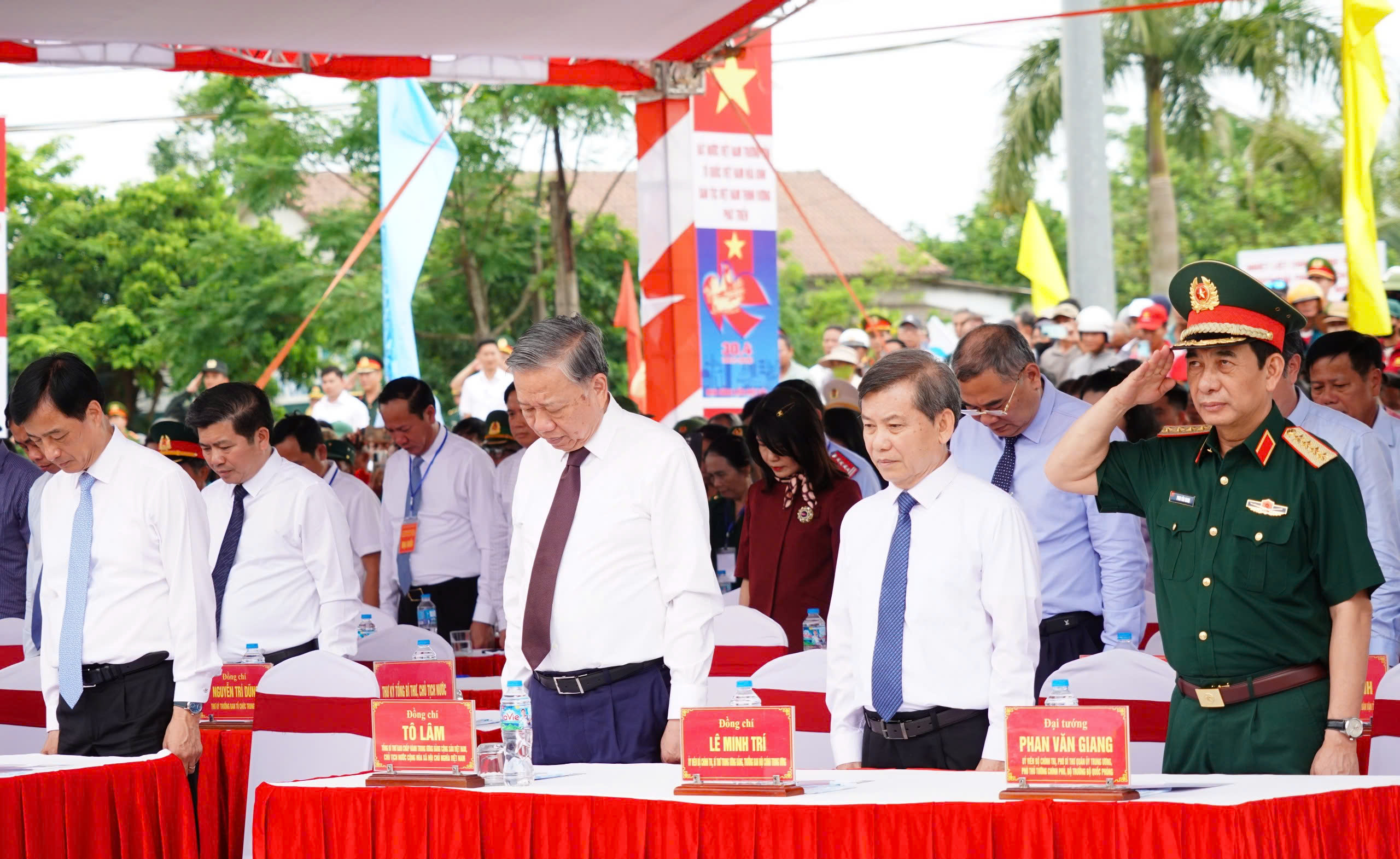 Tổng B&iacute; thư, Chủ tịch nước T&ocirc; L&acirc;m dự Lễ Thượng cờ Thống nhất non s&ocirc;ng ở Quảng Trị - Ảnh 3.