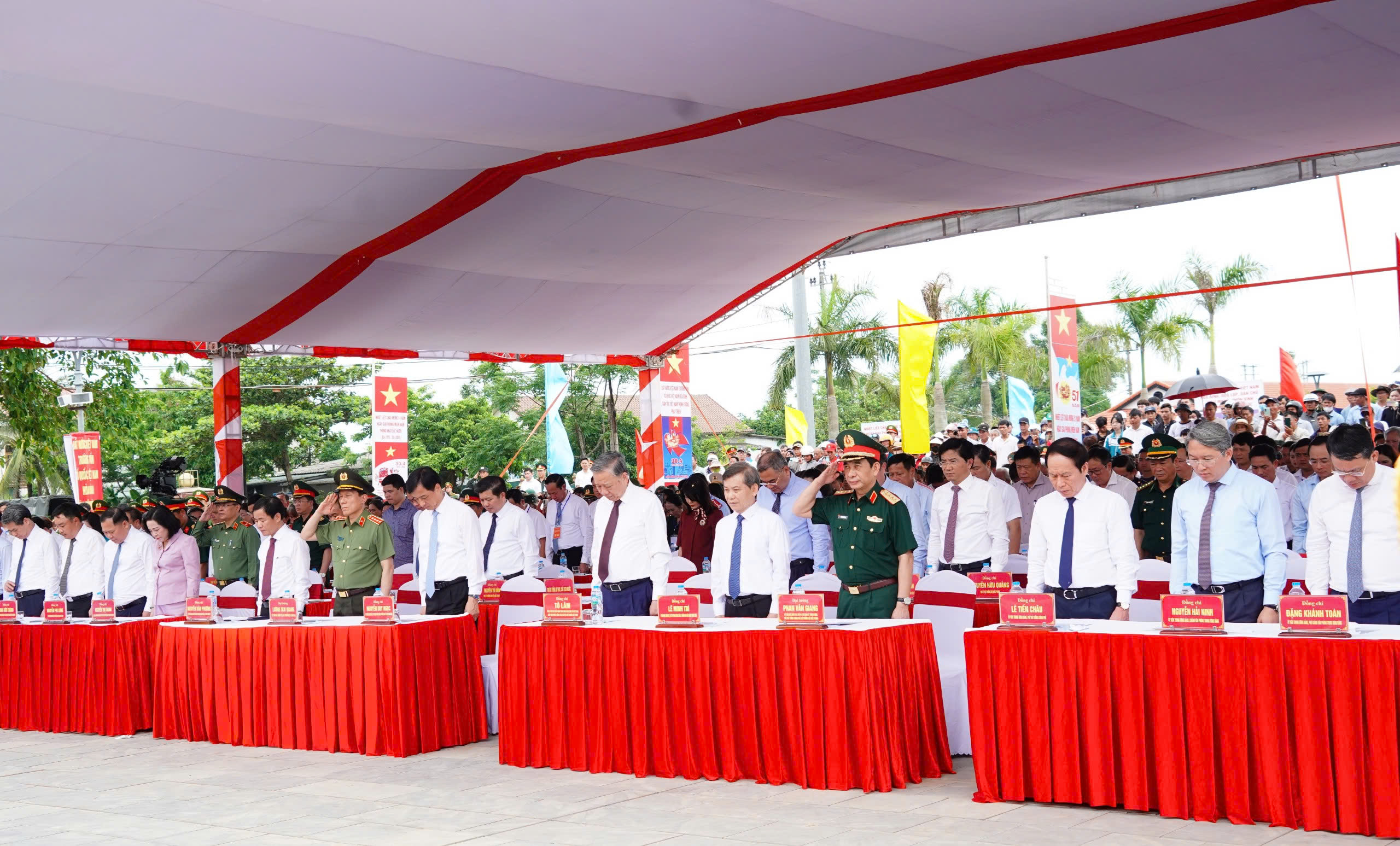 Tổng B&iacute; thư, Chủ tịch nước T&ocirc; L&acirc;m dự Lễ Thượng cờ Thống nhất non s&ocirc;ng ở Quảng Trị - Ảnh 2.